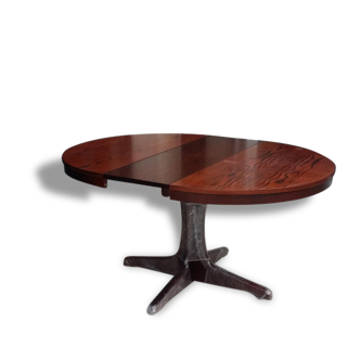 Authentique table design scandinave. Haute 4 à 8 personnes