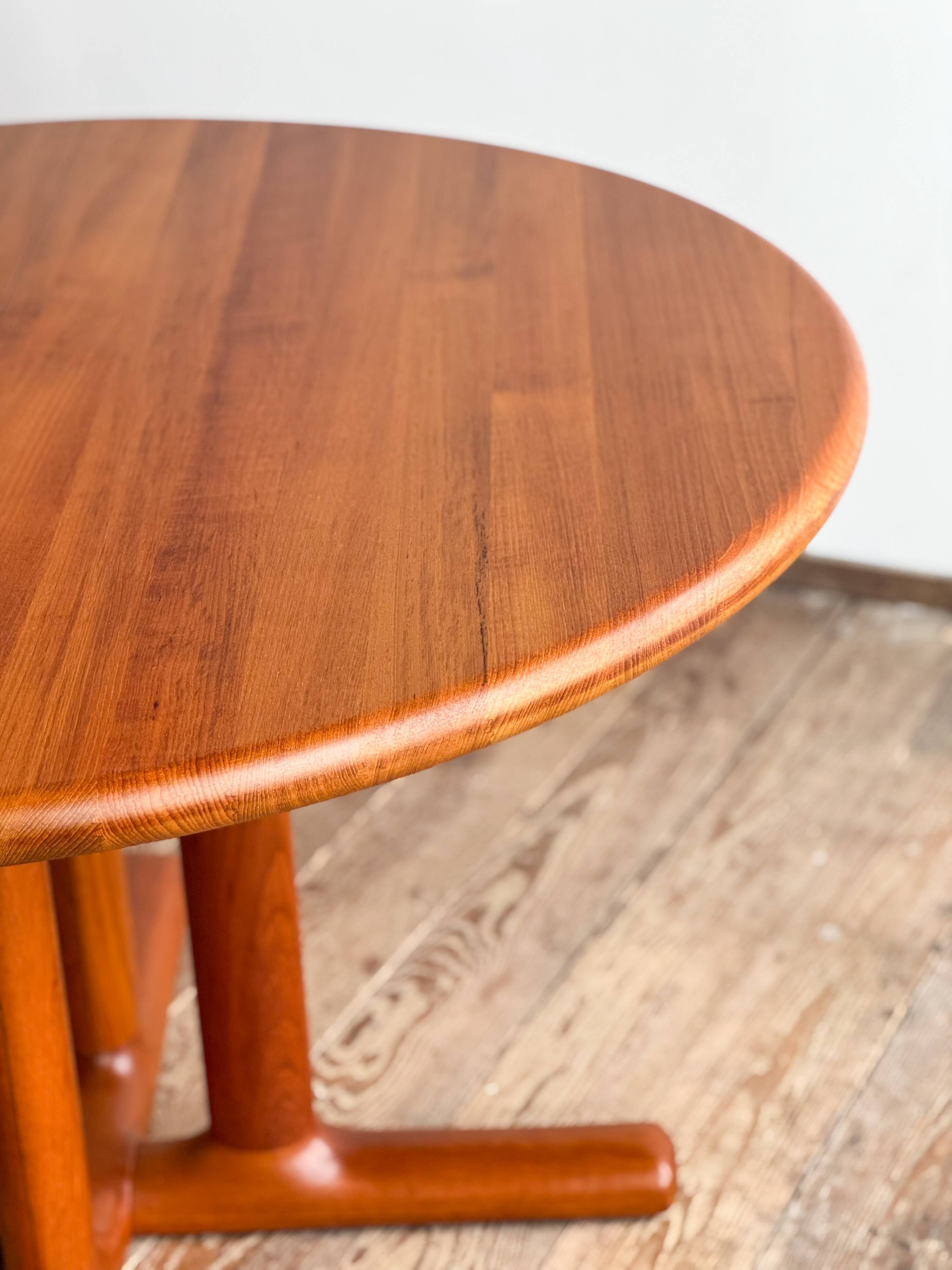 Table ronde extensible en teck de Dyrlund, Danemark