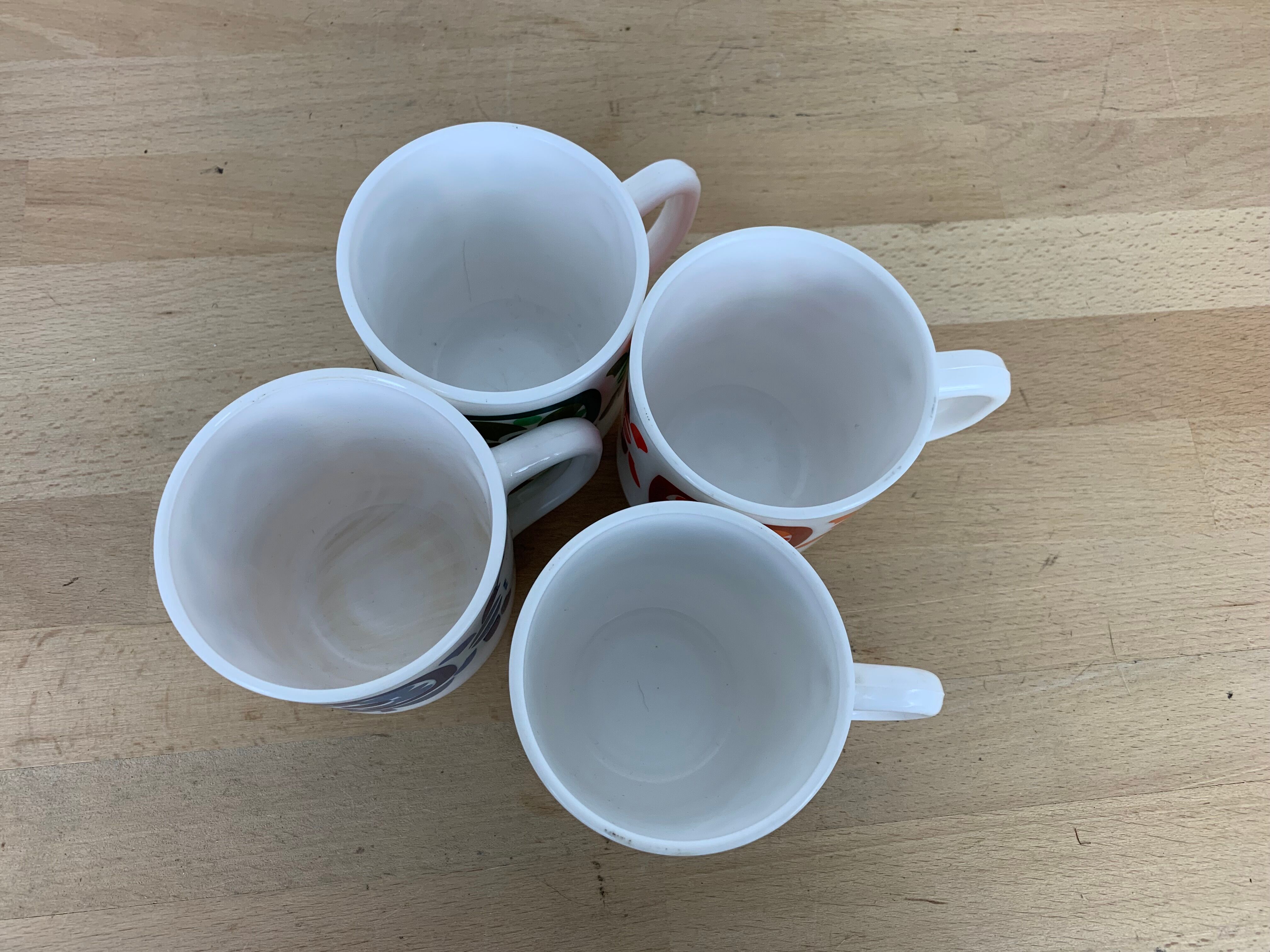 4 vintage Mobil mugs