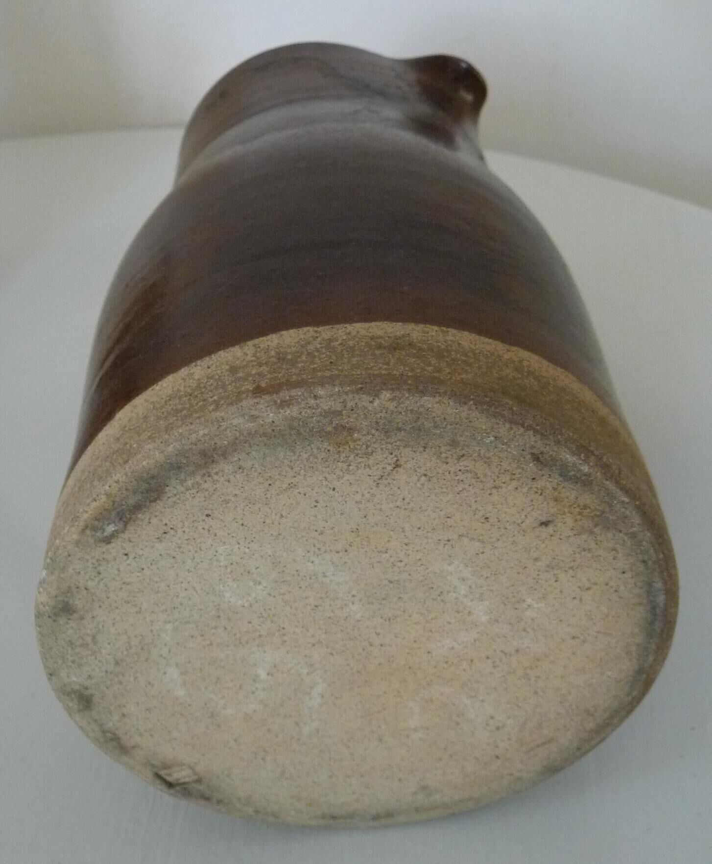 Pitcher-shaped in dark brown sandstone