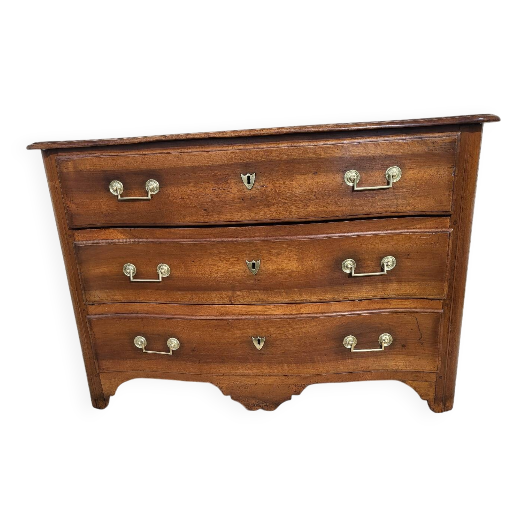 Walnut chest of drawers