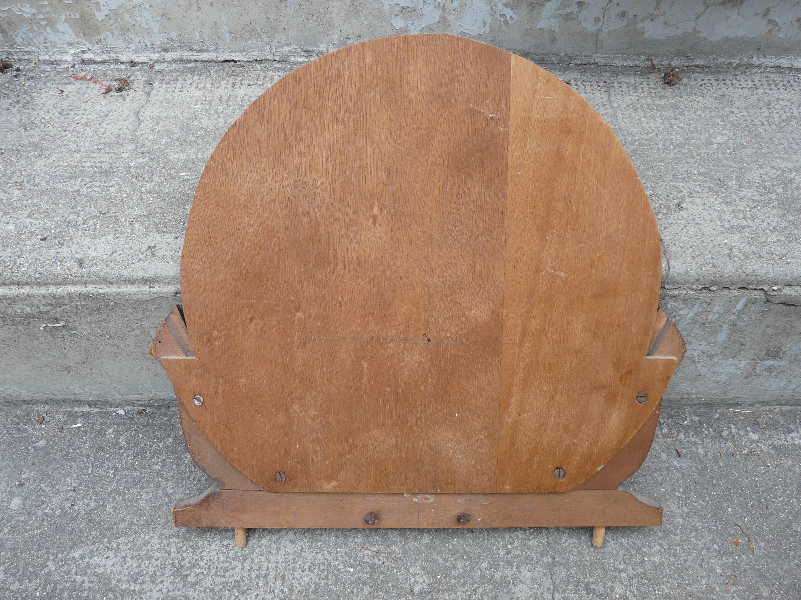 Round mirror on 60's furniture
