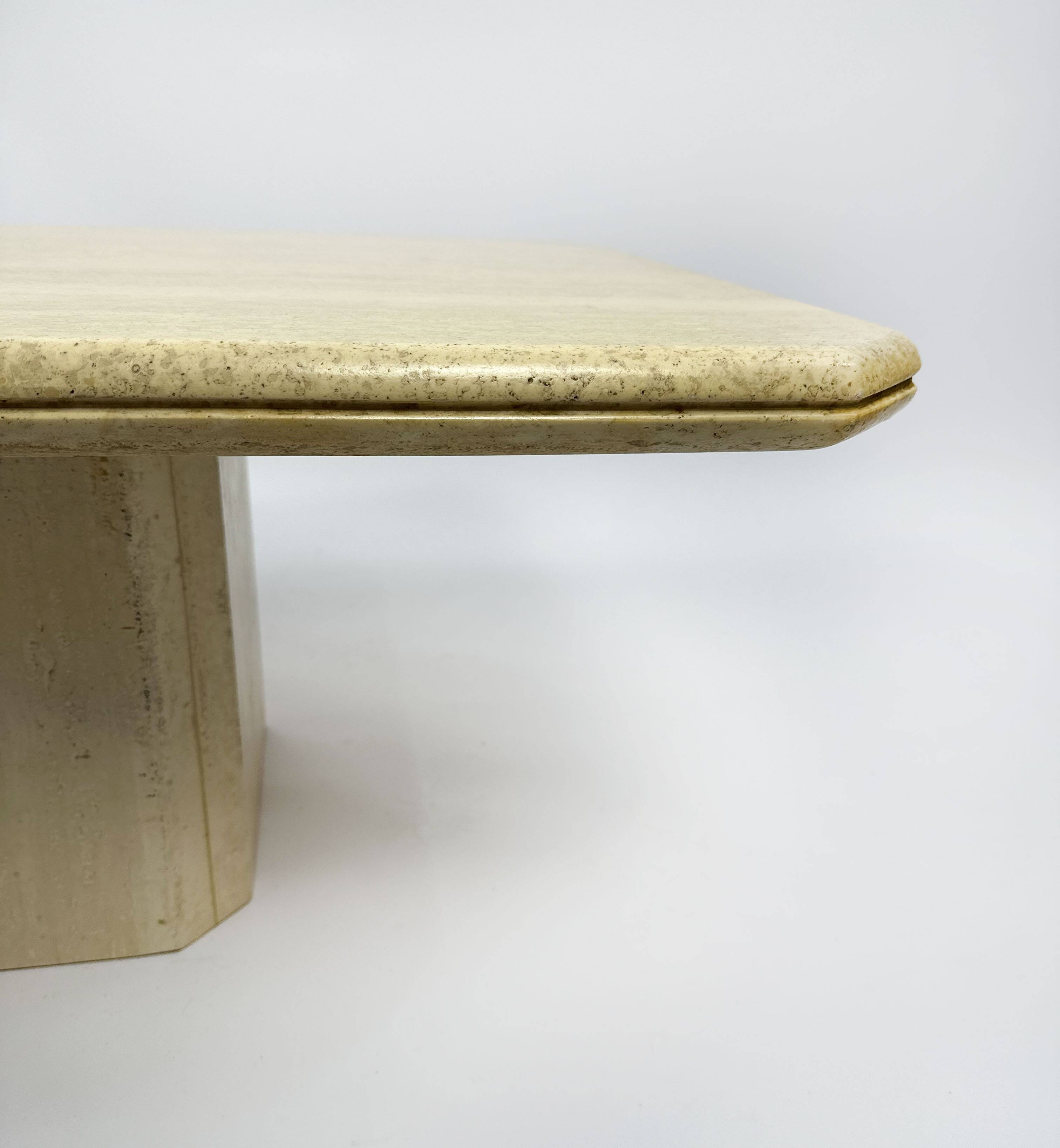 Table basse vintage des années 1970 en travertin