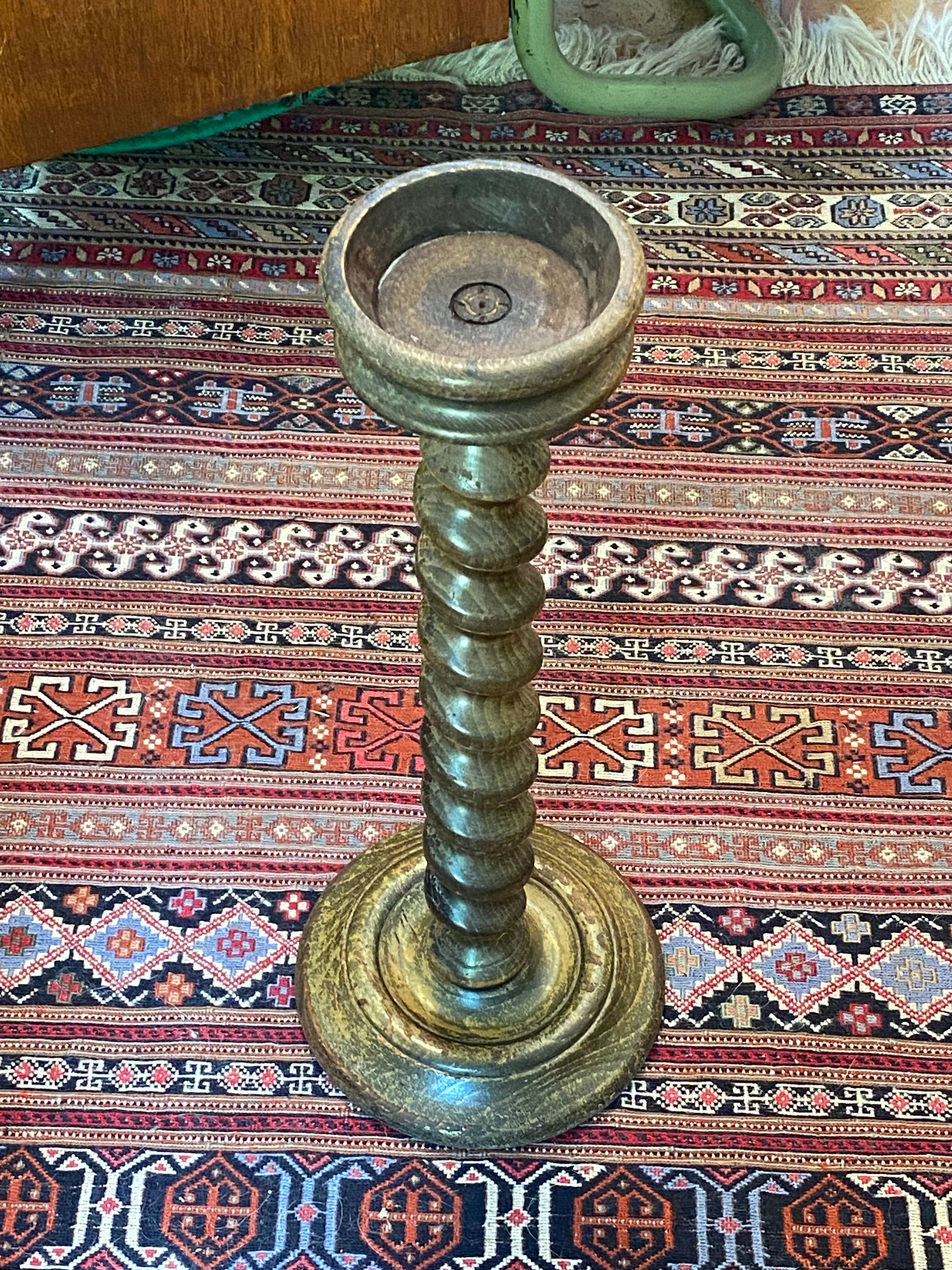 Colonne en bois touné