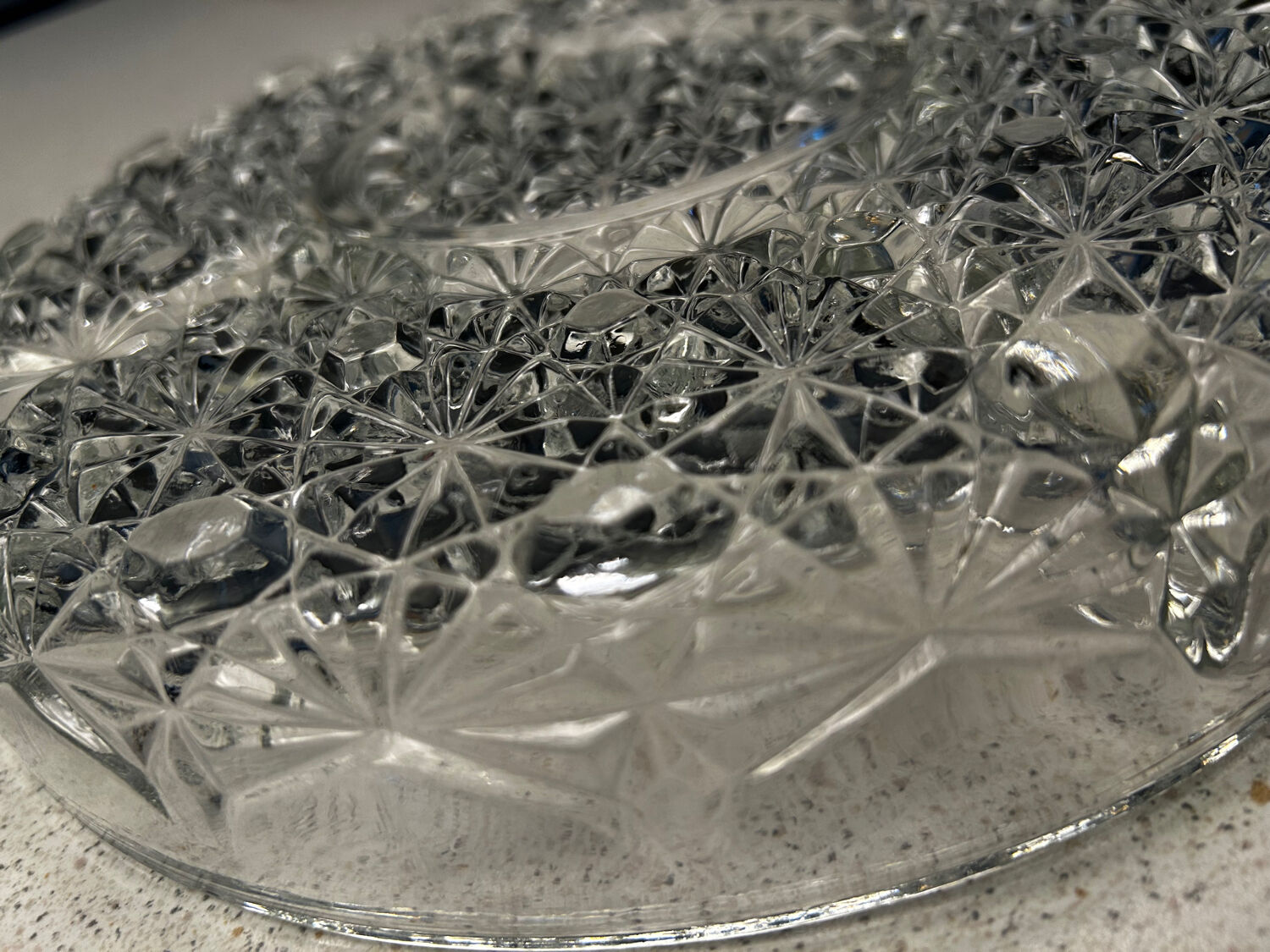 Large crystal aperitif presentation dish