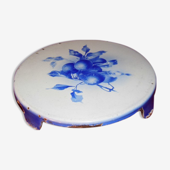 Enamelled dish underside