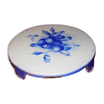 Enamelled dish underside