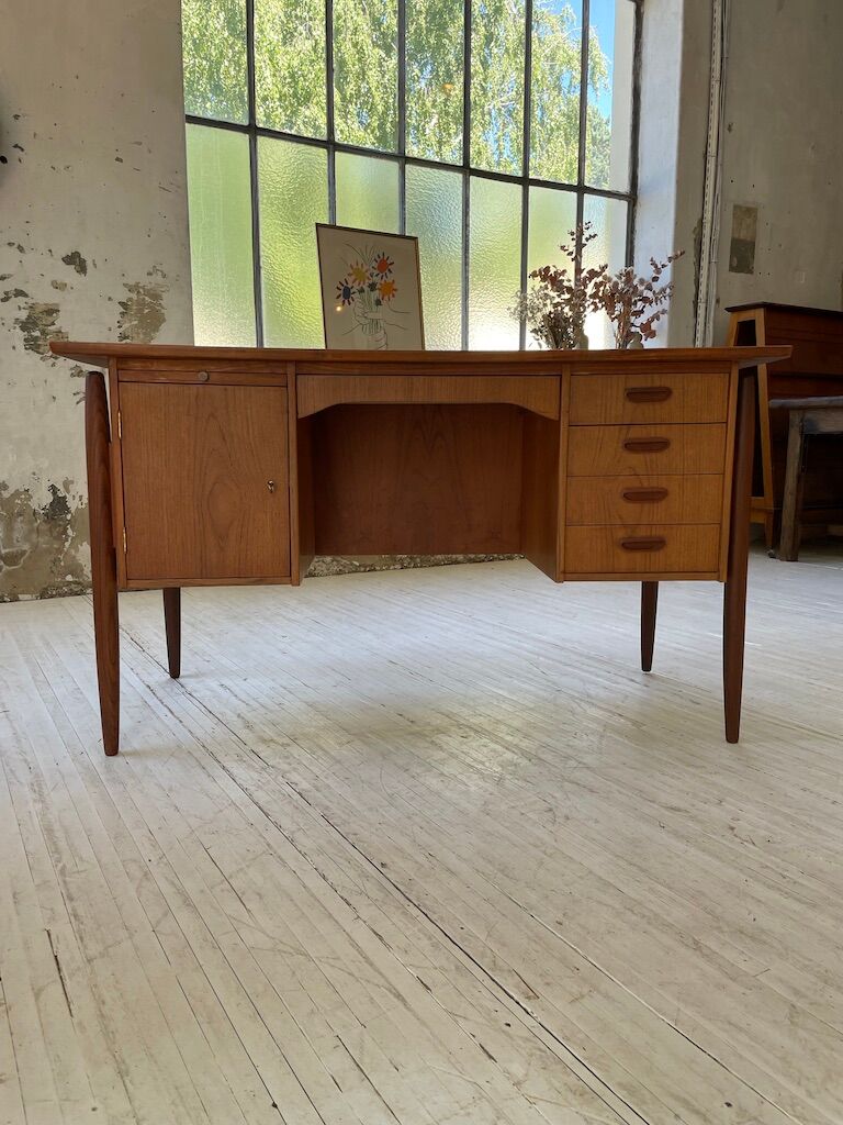 Scandinavian "boomerang" two-sided teak desk Midtjydsk Mobelfabrilk