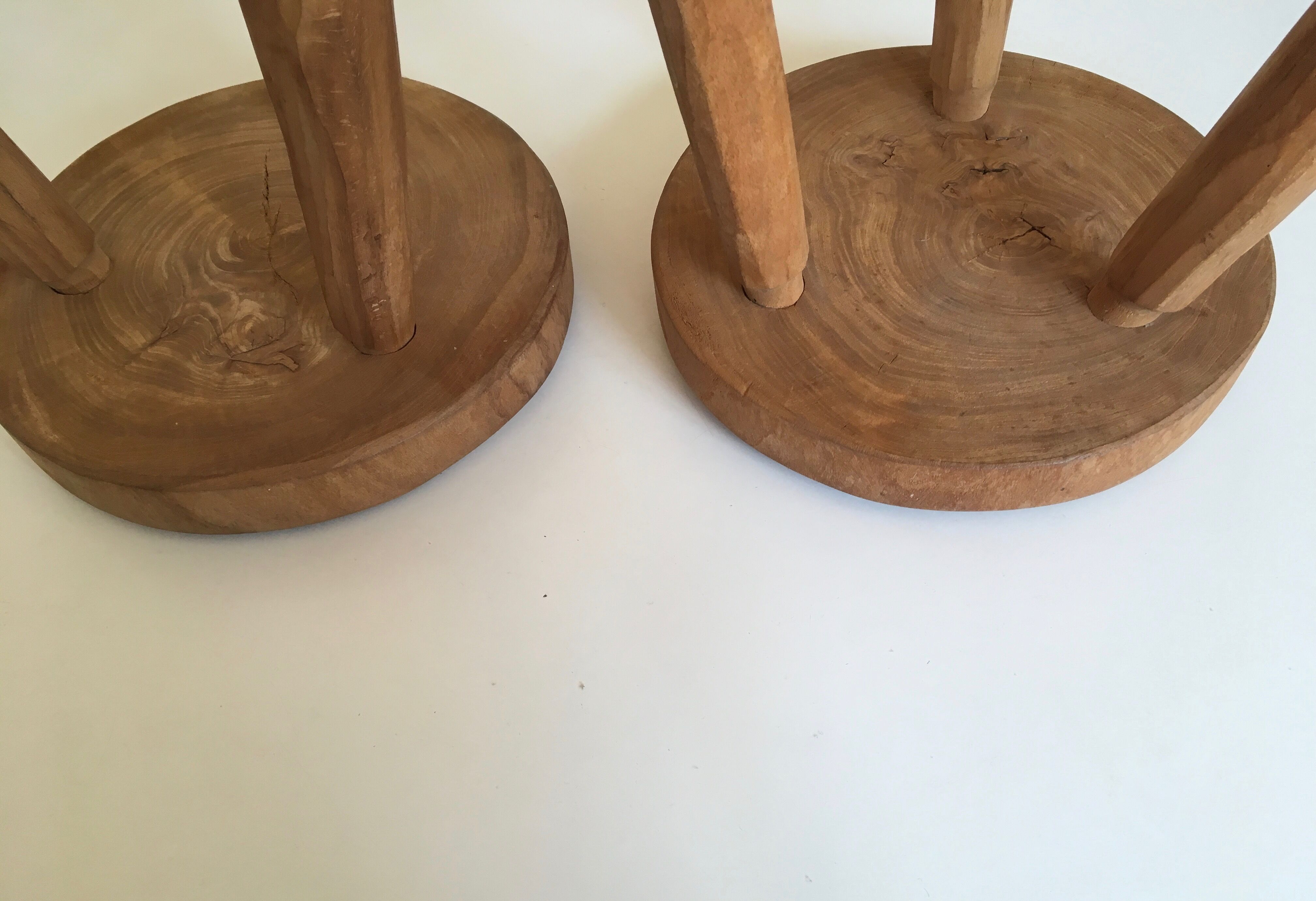 Pair of tripod stools of farm in raw Elm