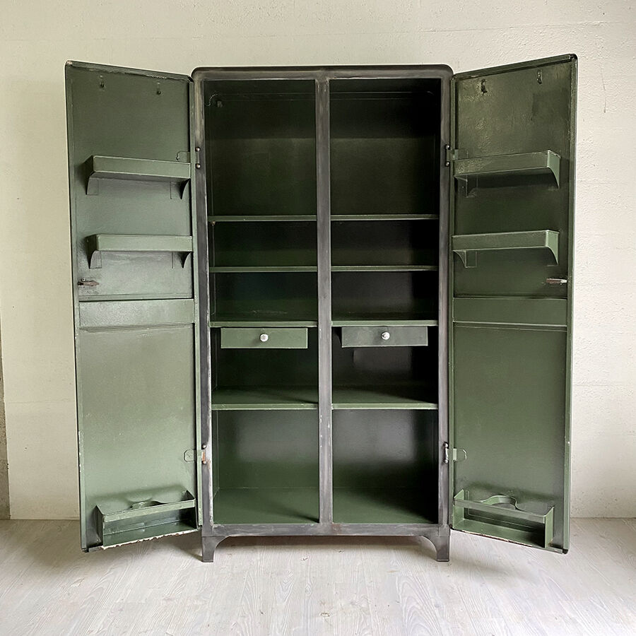 Armoire industrielle vintage 1950