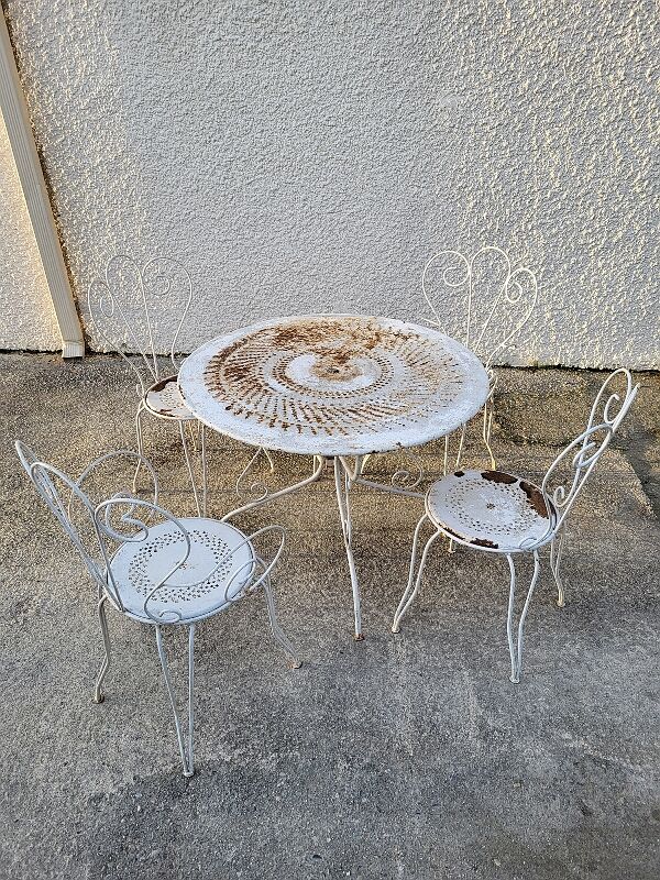 Garden furniture table with 2 armchairs and 2 chairs