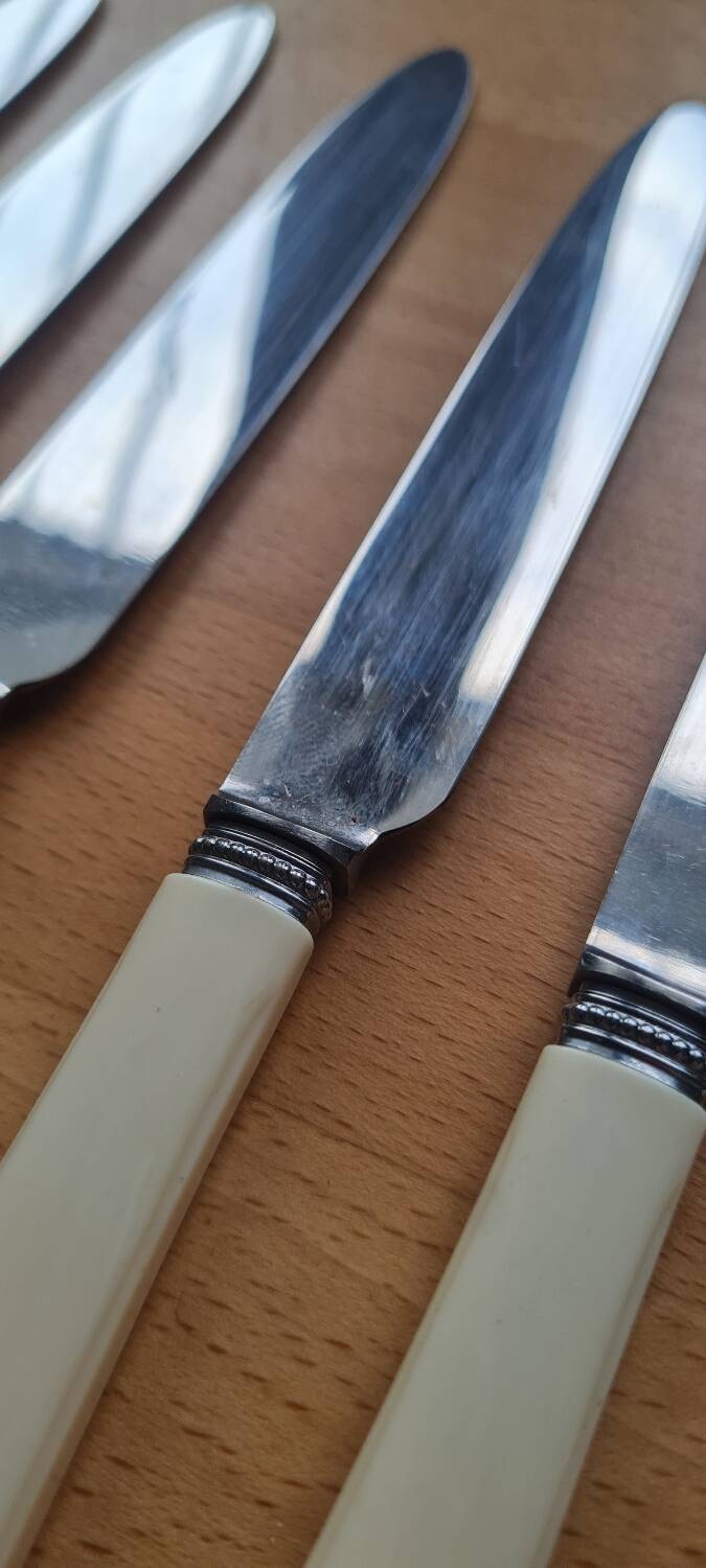 Set of 12 bakelite knives