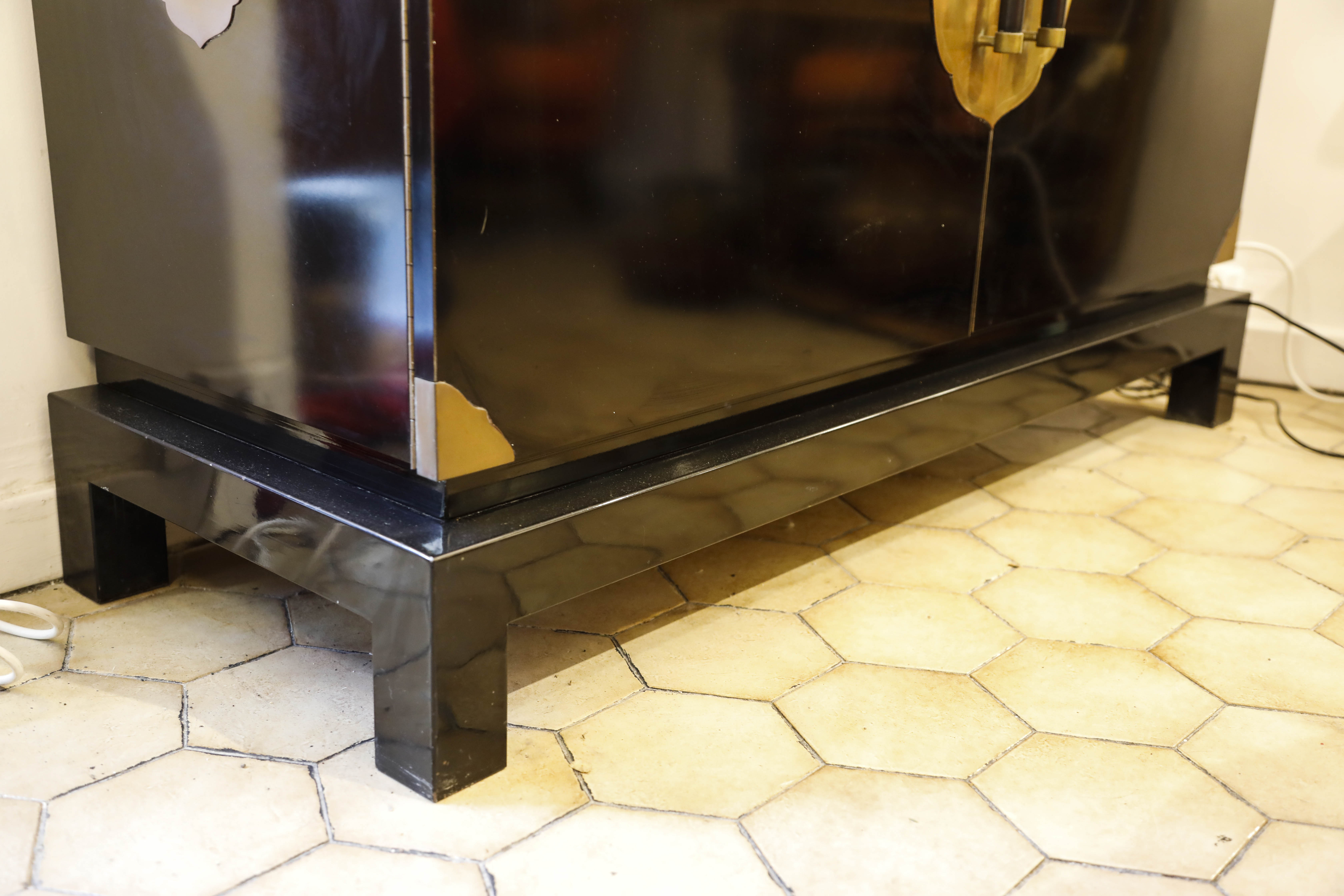 Black lay line buffet design italy 70