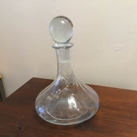 Glass decanter