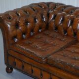 Restored vintage leather Chesterfield canapé in Thomas Chippendale style.