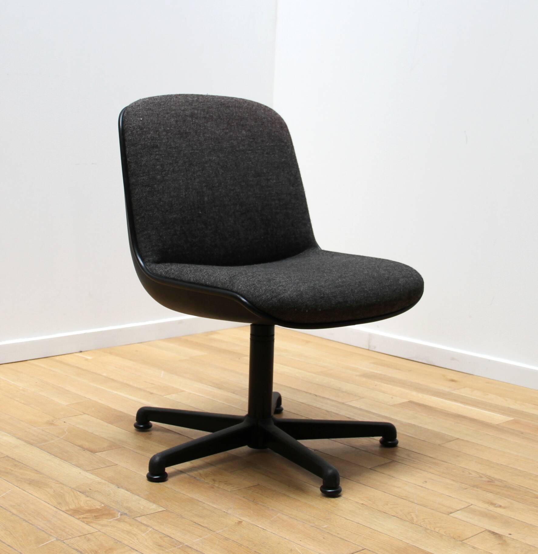 Comforto office chair, Mobilier International