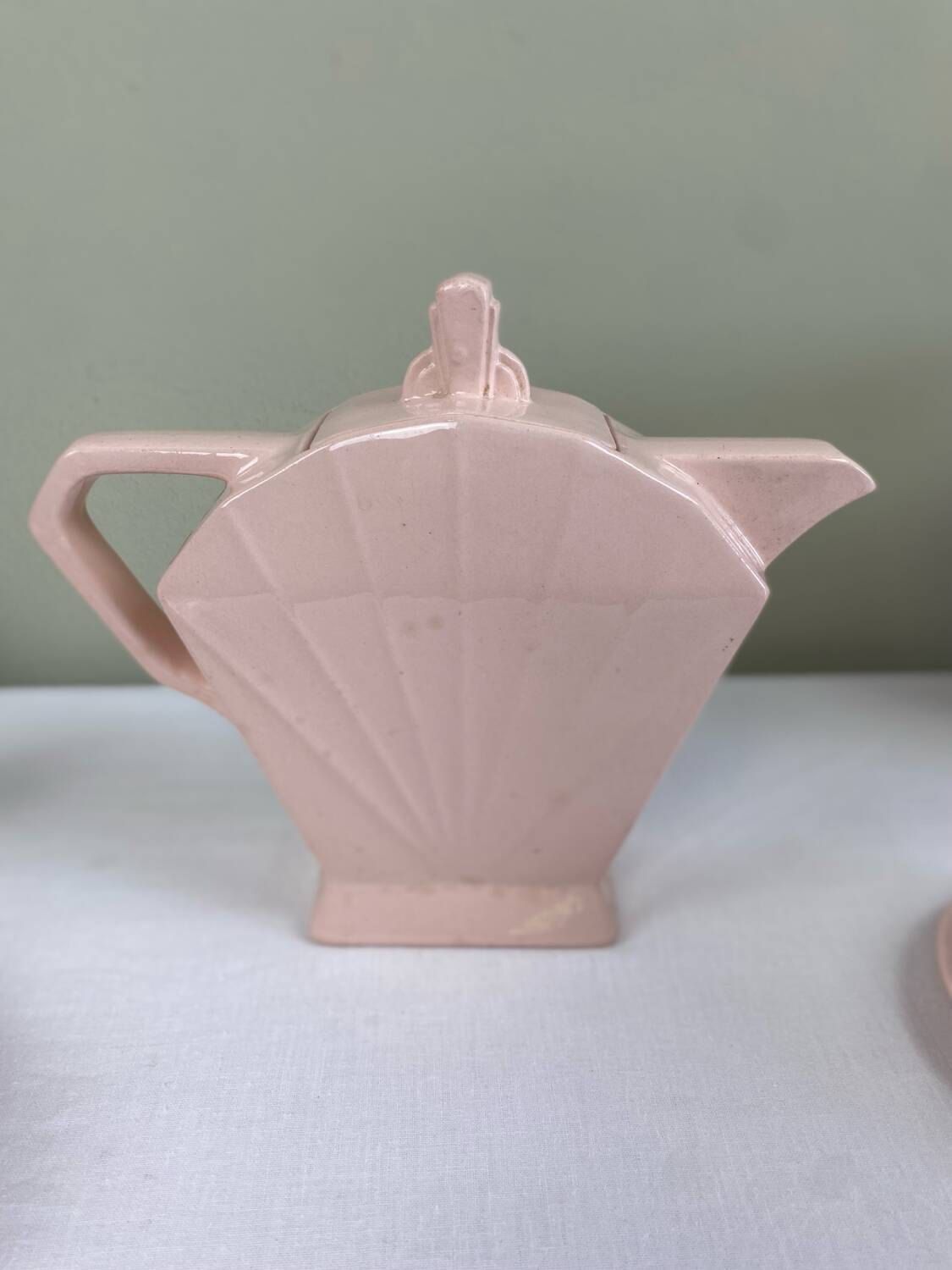 Théière art déco rose
