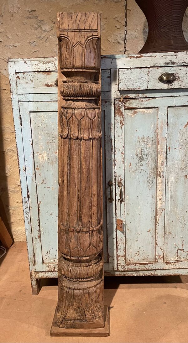 Demi colonne indienne en bois