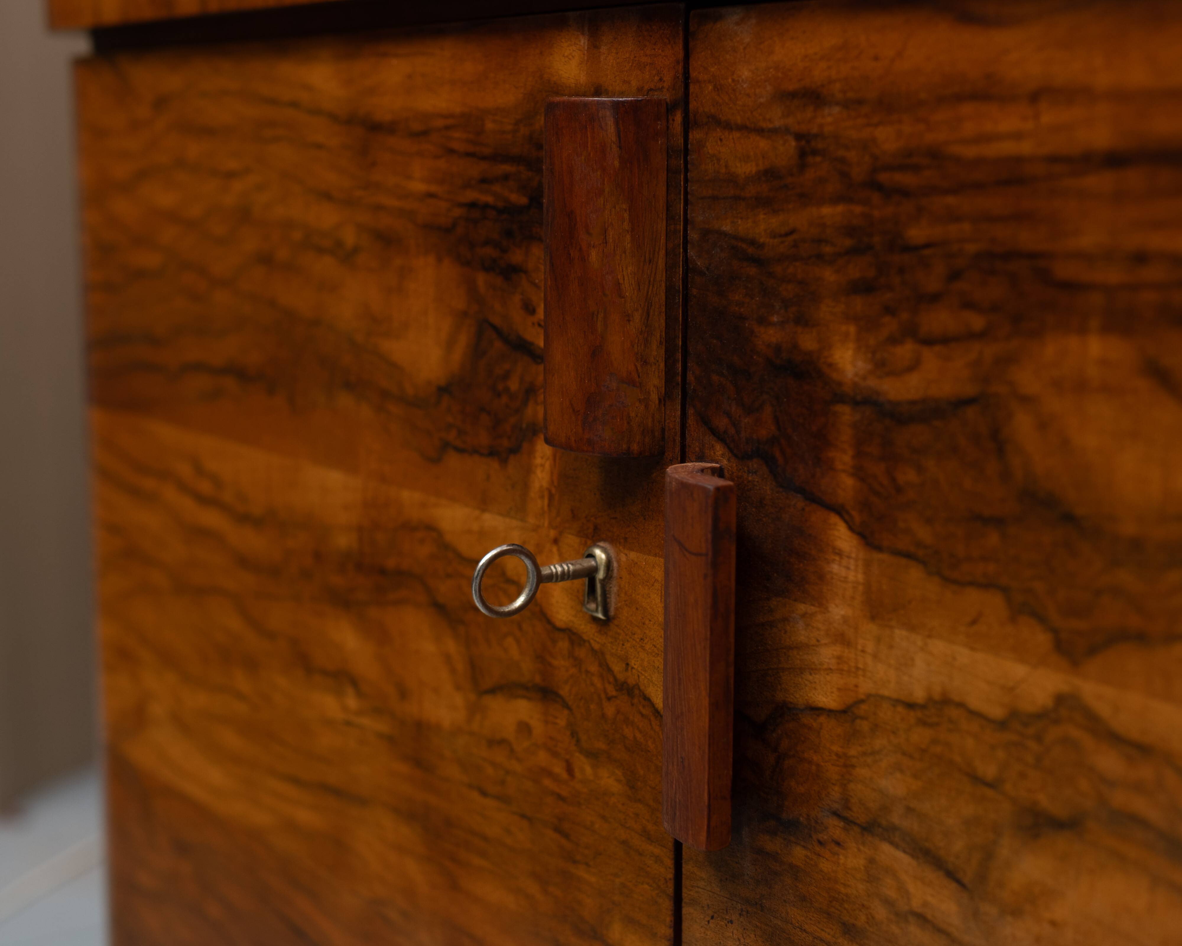 Art Deco sideboard in French burl