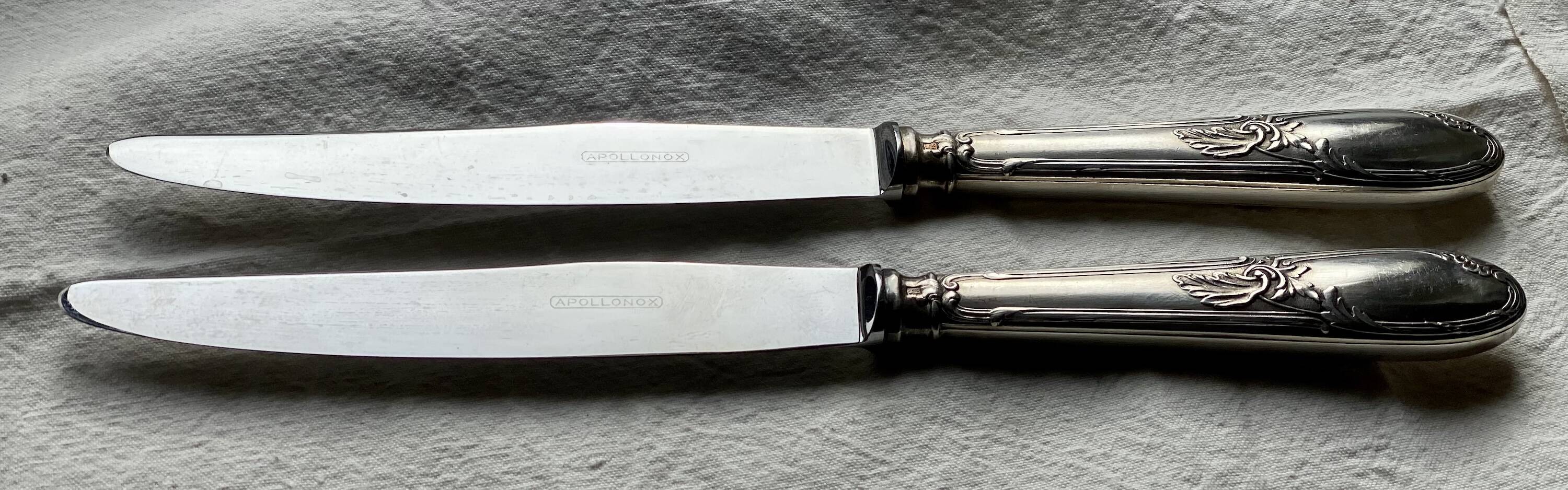Set of 12 silver-plated metal table knives in Art Nouveau style.
