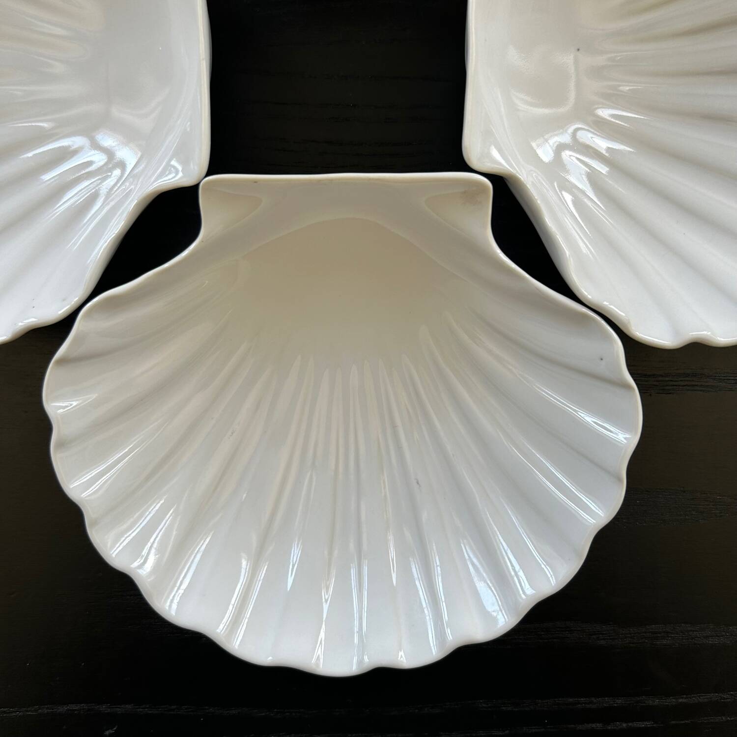 Set of 4 shell-shaped bowls