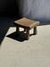 Tabouret d'appoint en teck massif carré assise courbée