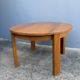 Table ronde en orme massif années 70 Maison Regain