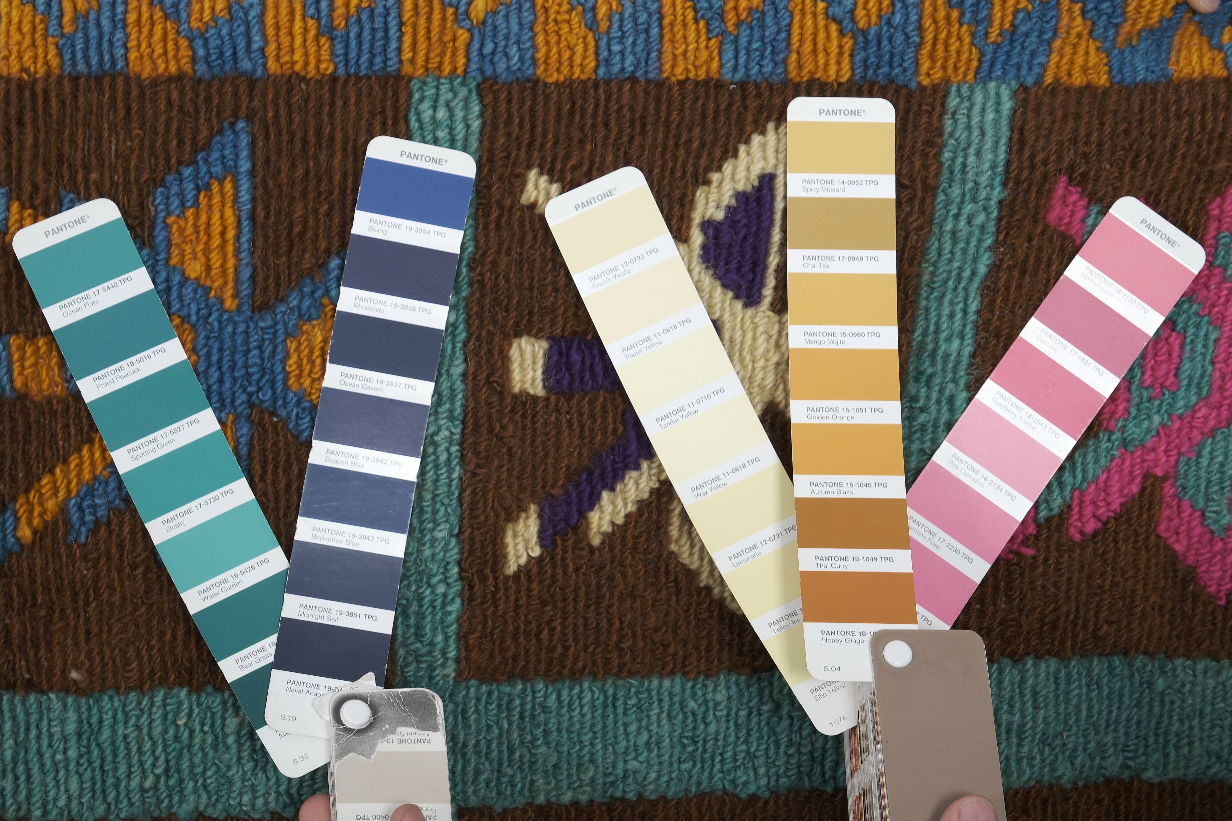 Vintage Turkish Oushak Rug Handwoven 125x140 cm