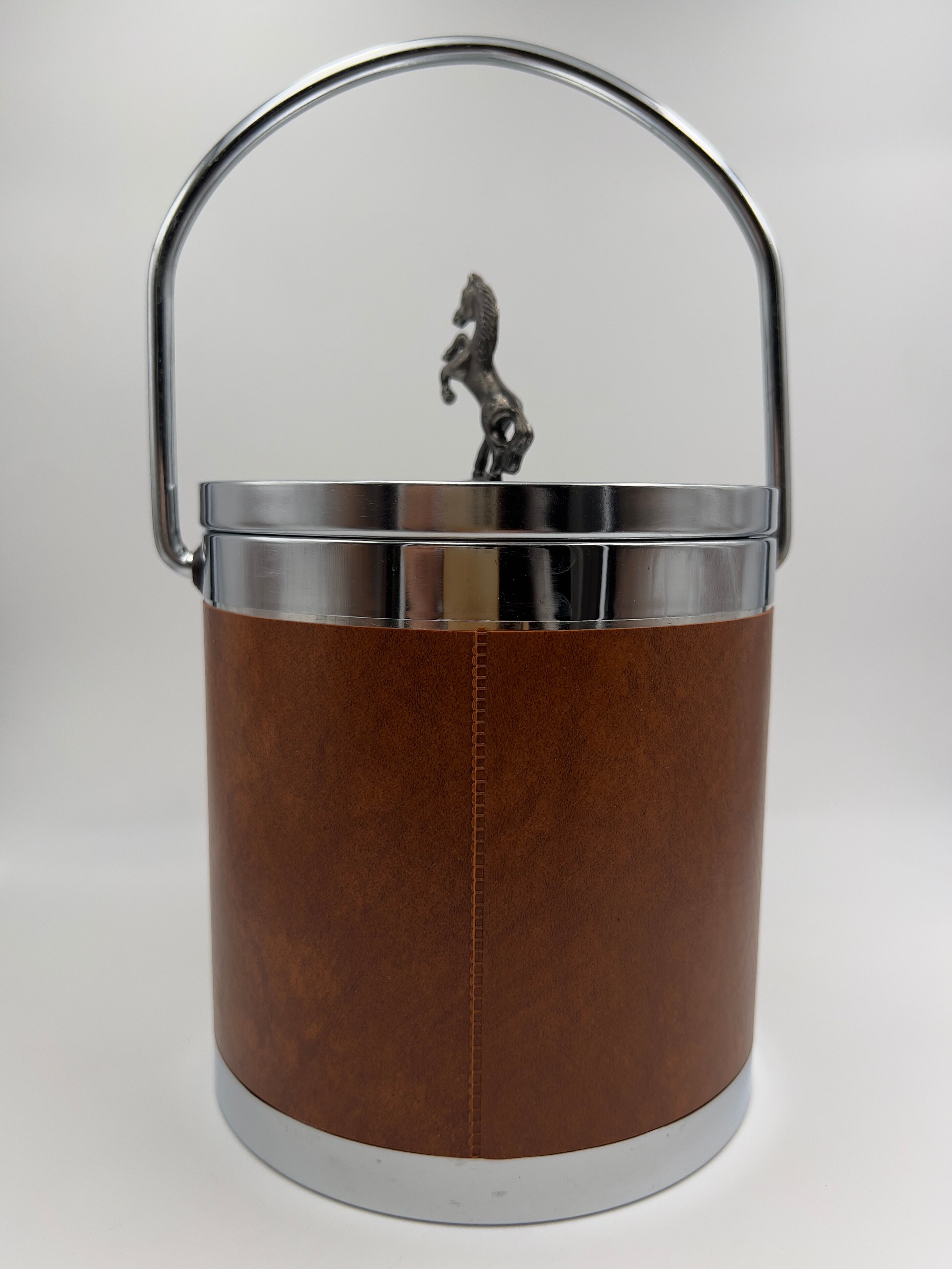 Horse ice bucket