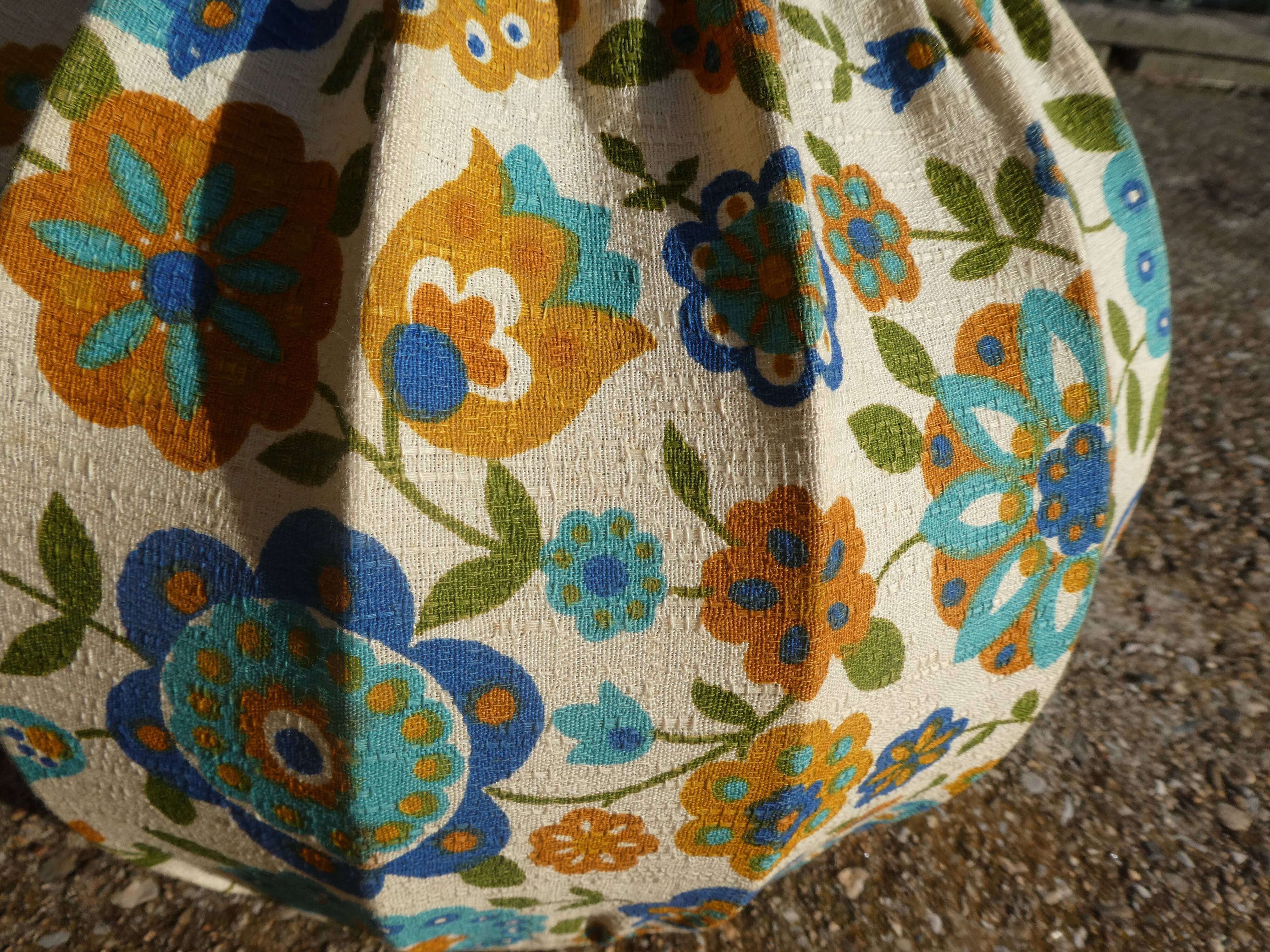 Suspension vintage tissu à fleurs bleues et oranges