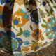 Suspension vintage tissu à fleurs bleues et oranges