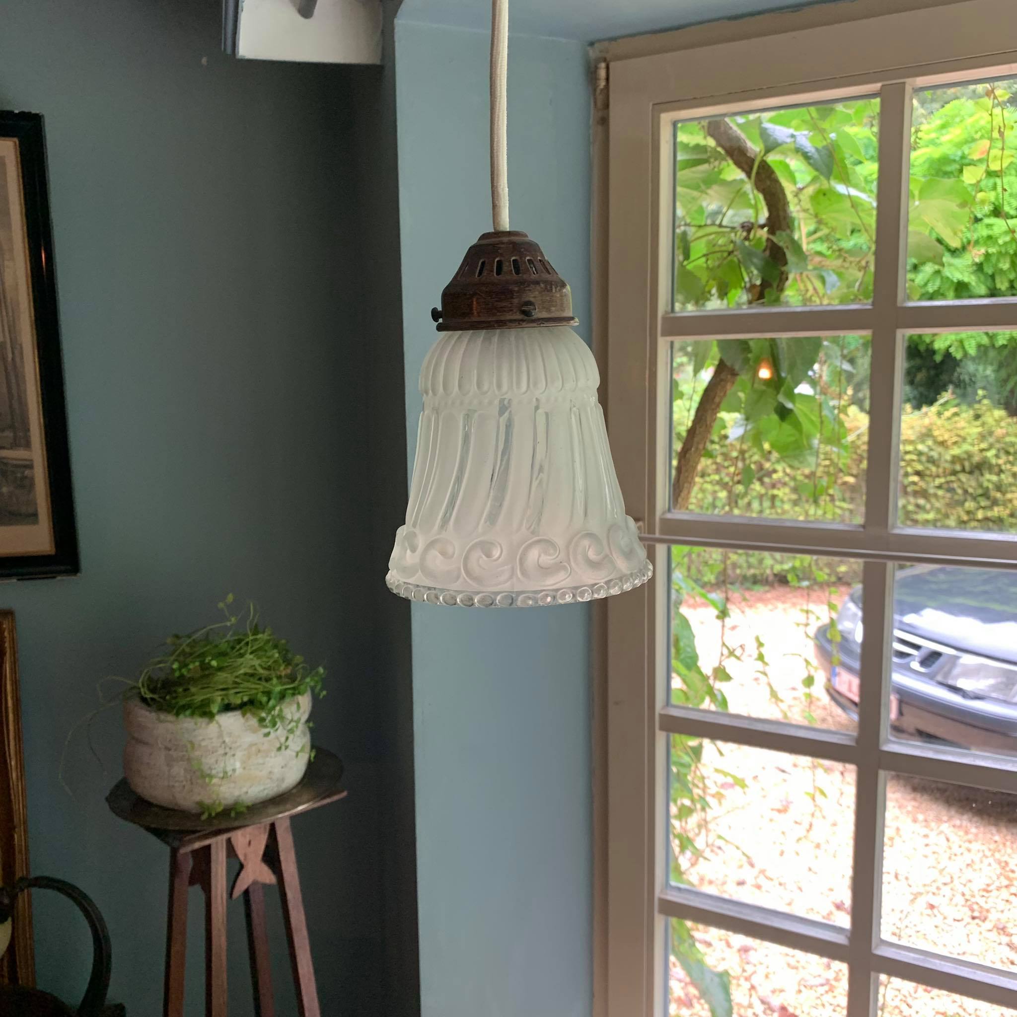 Frosted pressed molded glass suspension