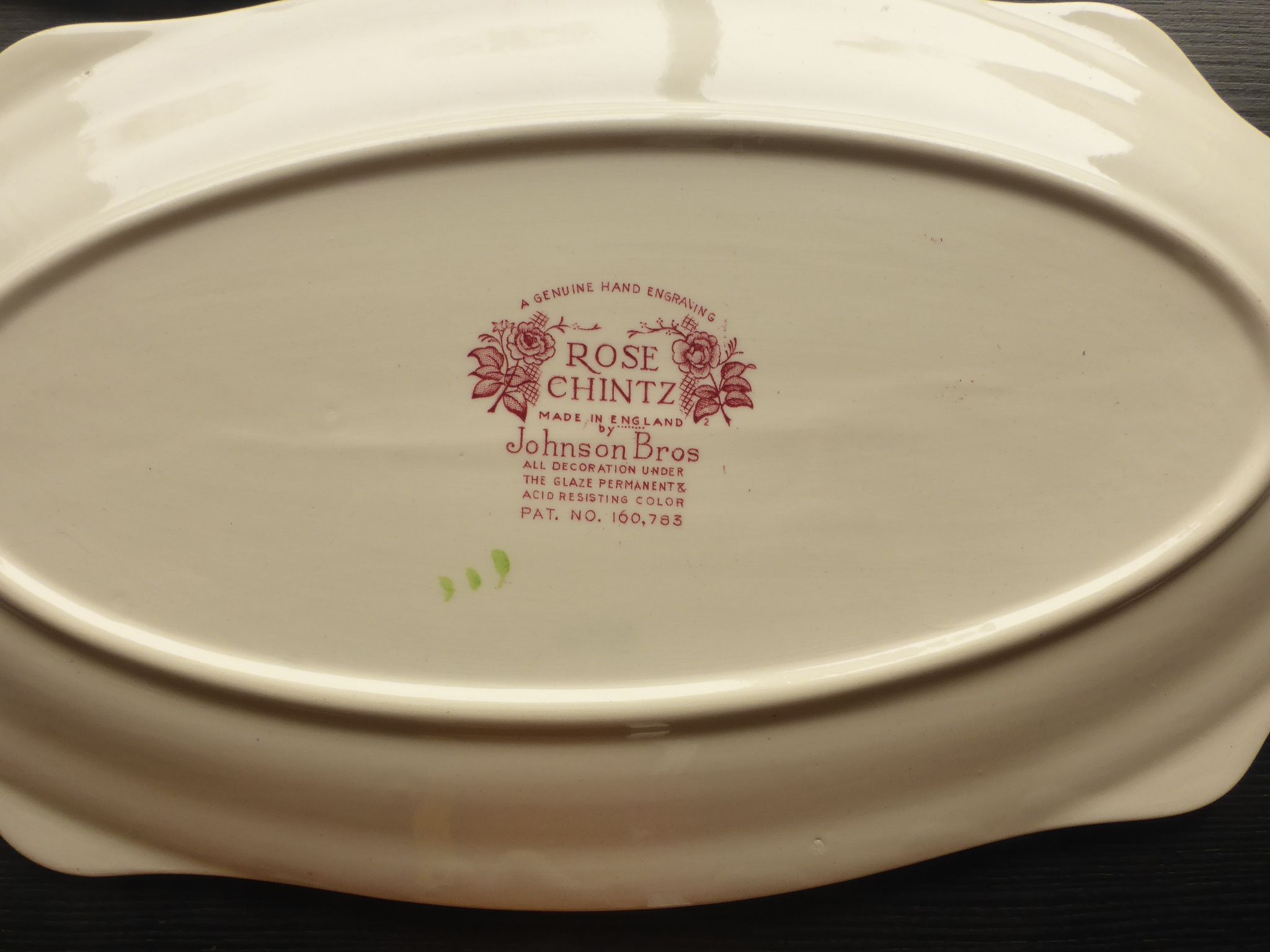 2 Oval ceramic dishes decorated with roses by Johnson Bros model Rose chintz