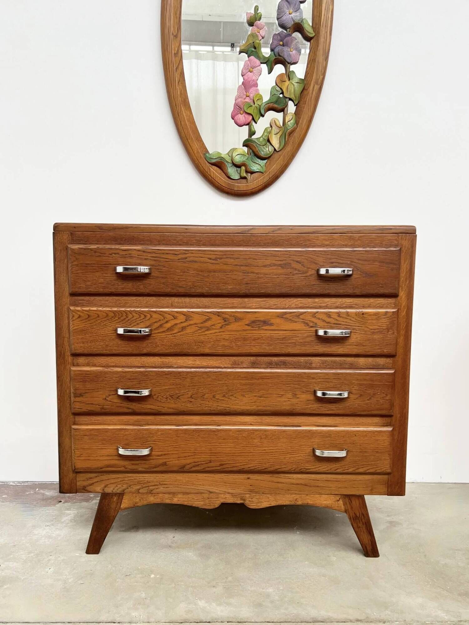 Commode vintage en chêne et poignées chrome – années 60