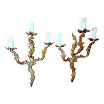 Paire d'appliques en bronze doré de style rocaille à 3 bras de lumières