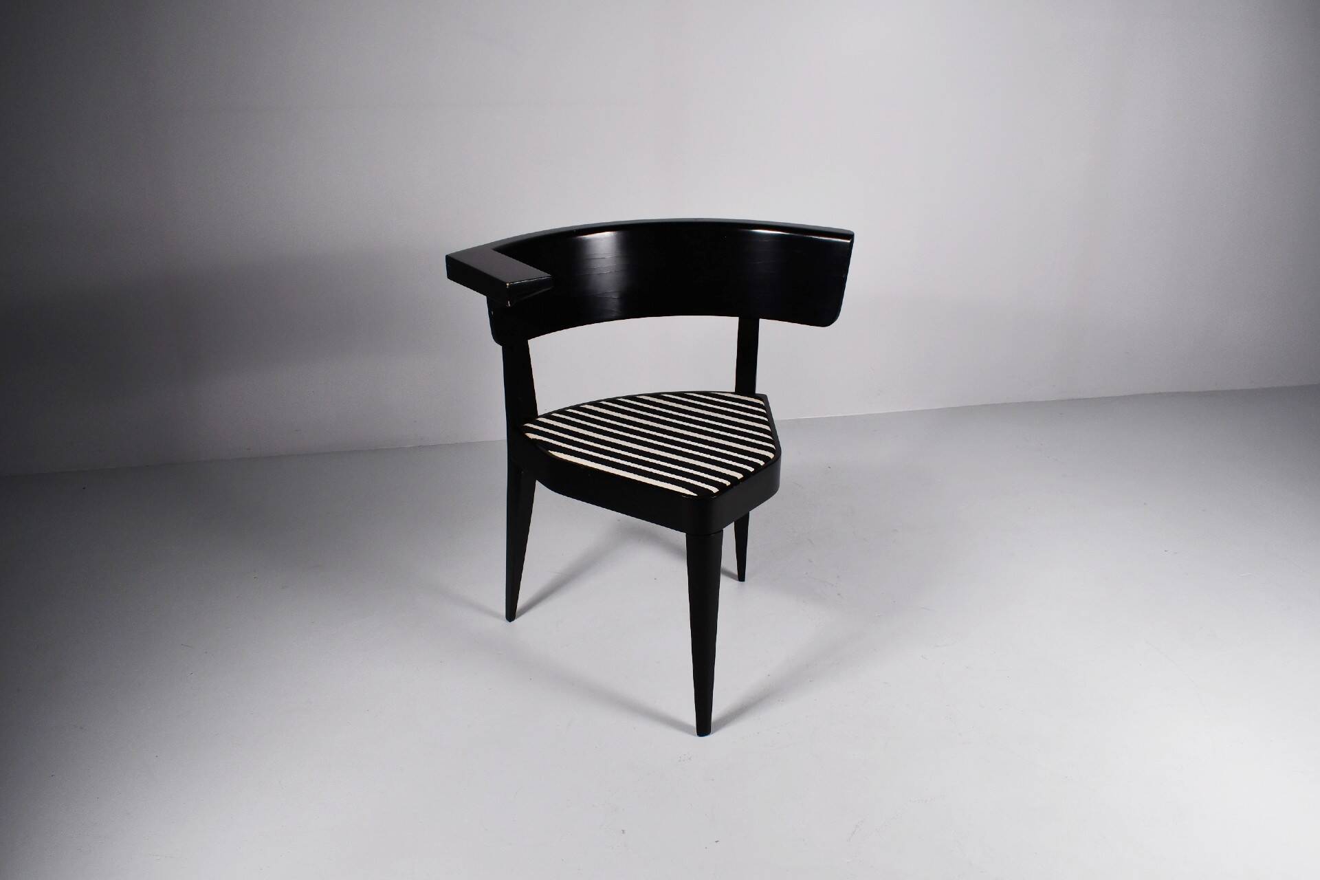 Chaise asymétrique B1 de Stefan Wewerka 1978