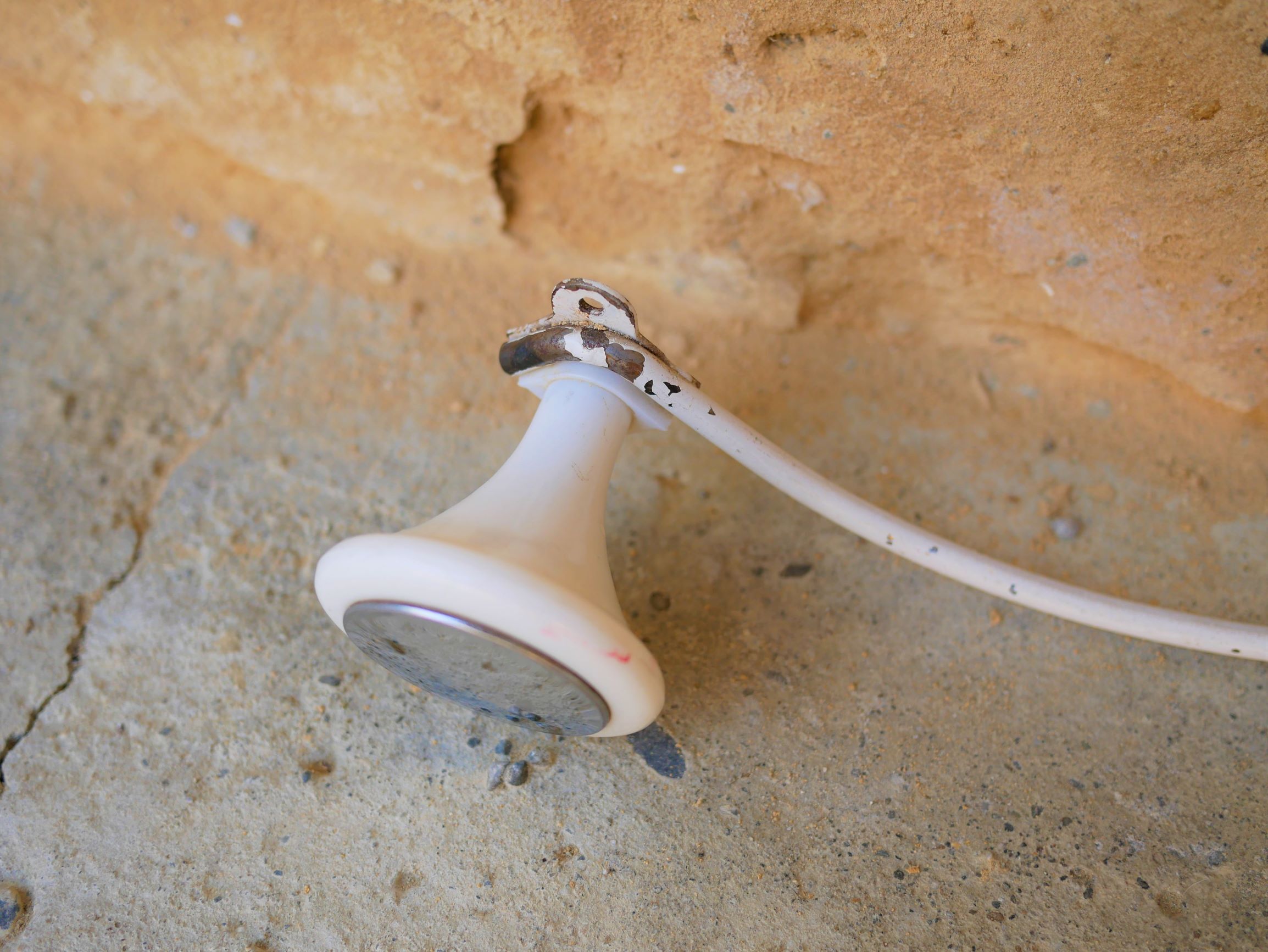 Vintage peg 3 hooks in white metal and bakelite