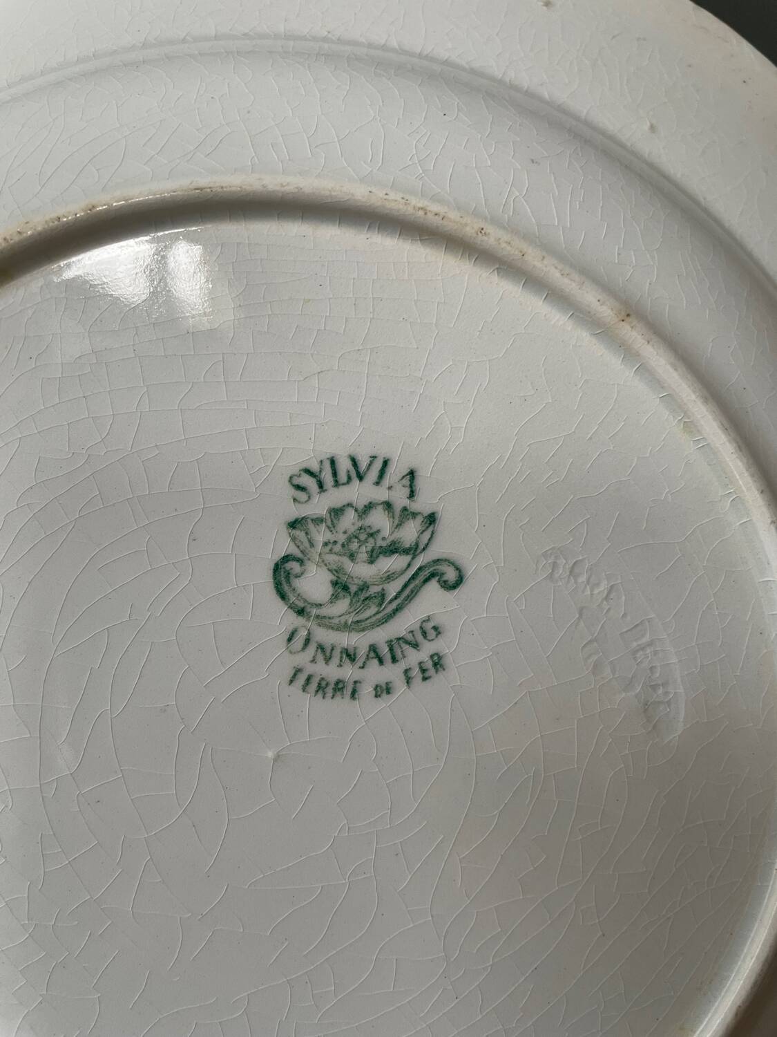 Série de 8 assiettes creuses Terre de Fer, faïence d’Onnaing « Sylvia »