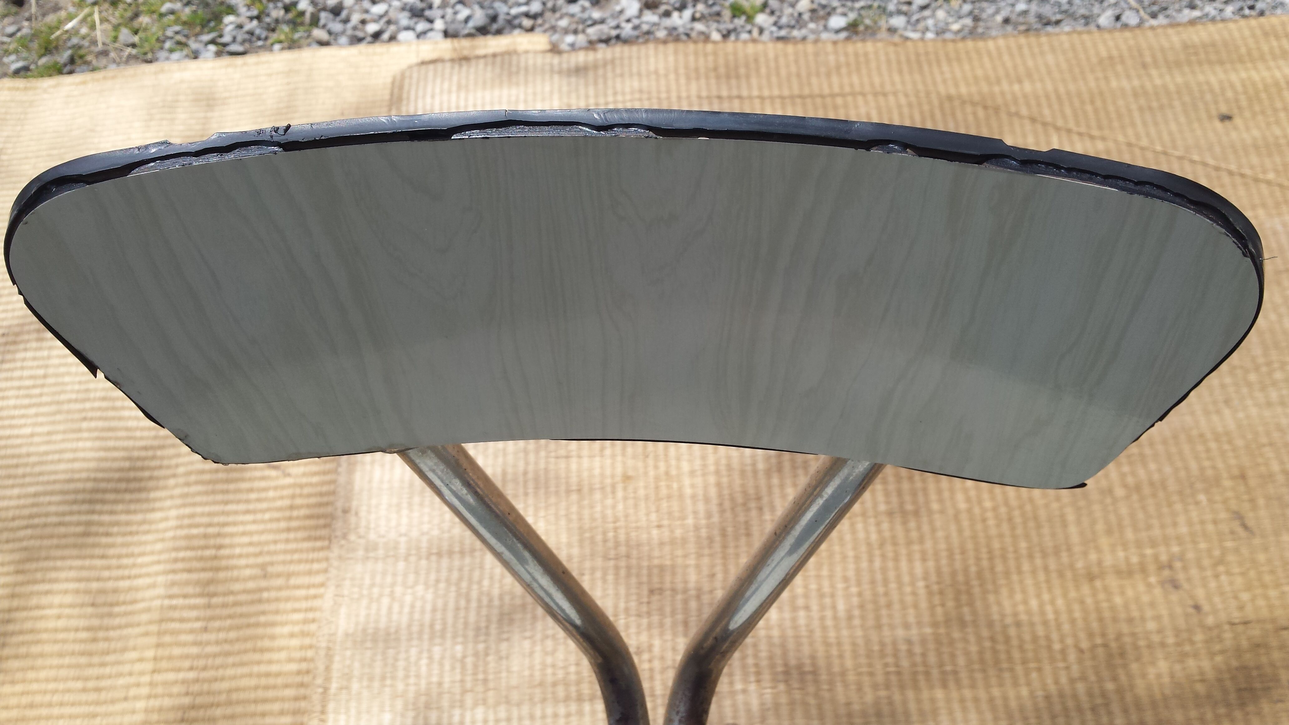 Table et 4 chaises en formica