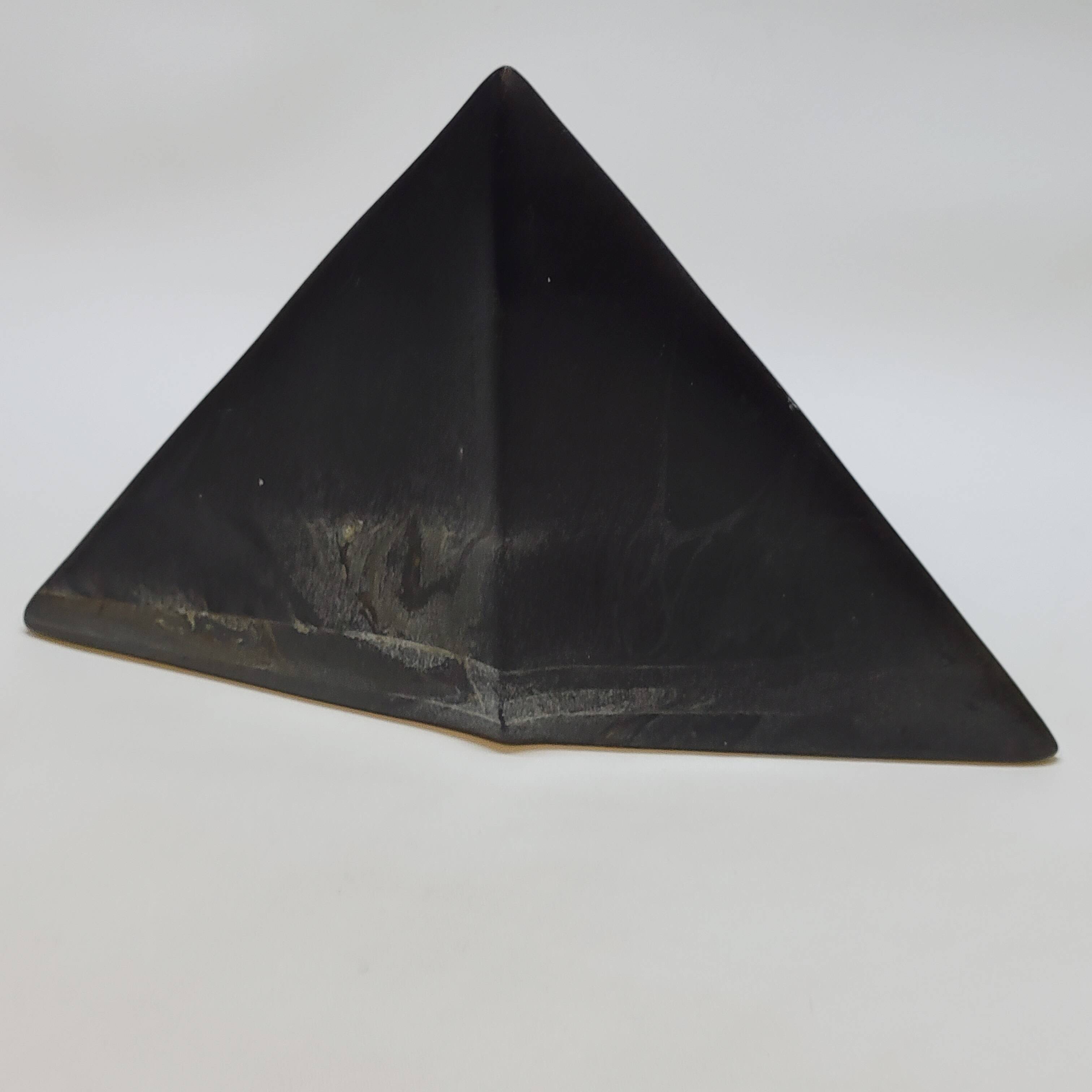 Soliflore vase in black ceramic pyramid or manta ray design