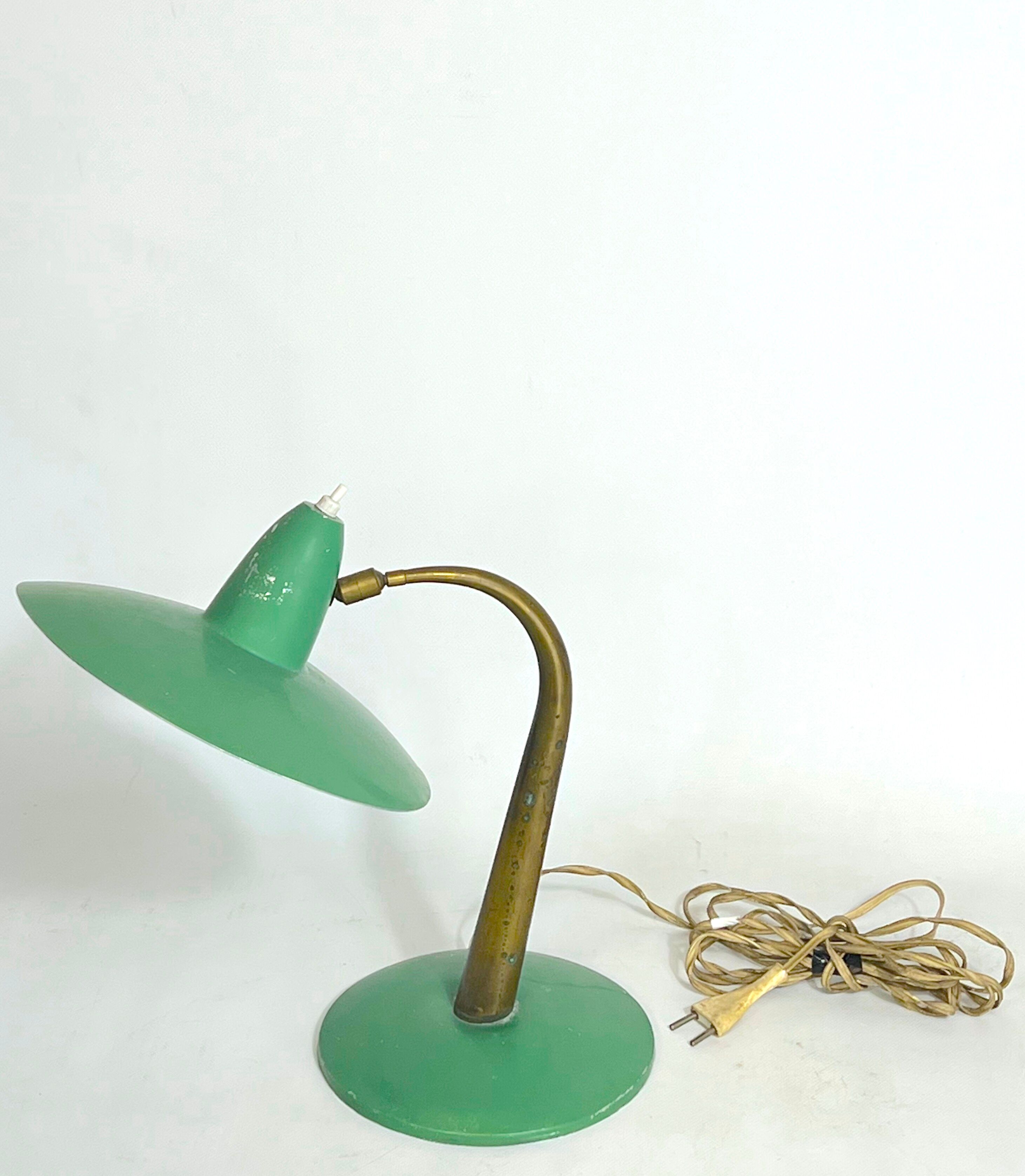 Mid-cenrury Italian Modern brass and green lacquer table lamp from 50s