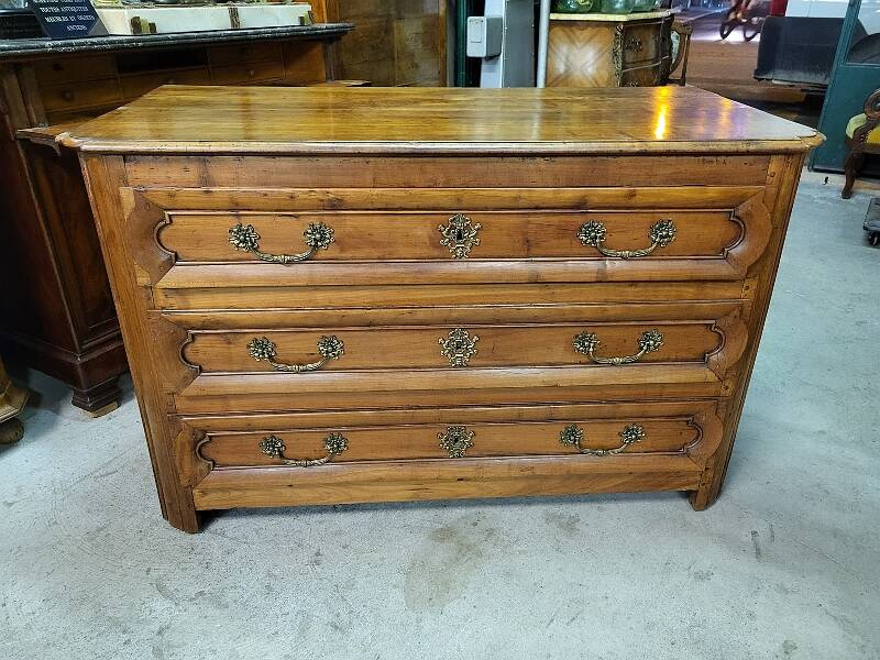 17th century cherry wood 3-drawer chest of drawers