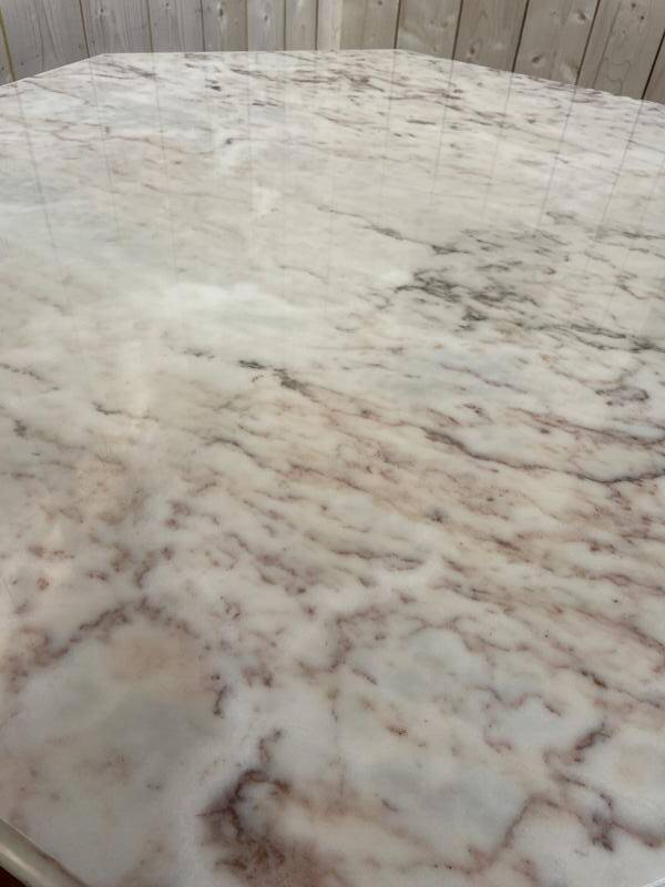 Table octogonale plateau marbre et pied en bois