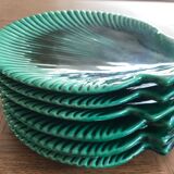 Plates in green slurry X6, in the shape of a scallop. Vallauris