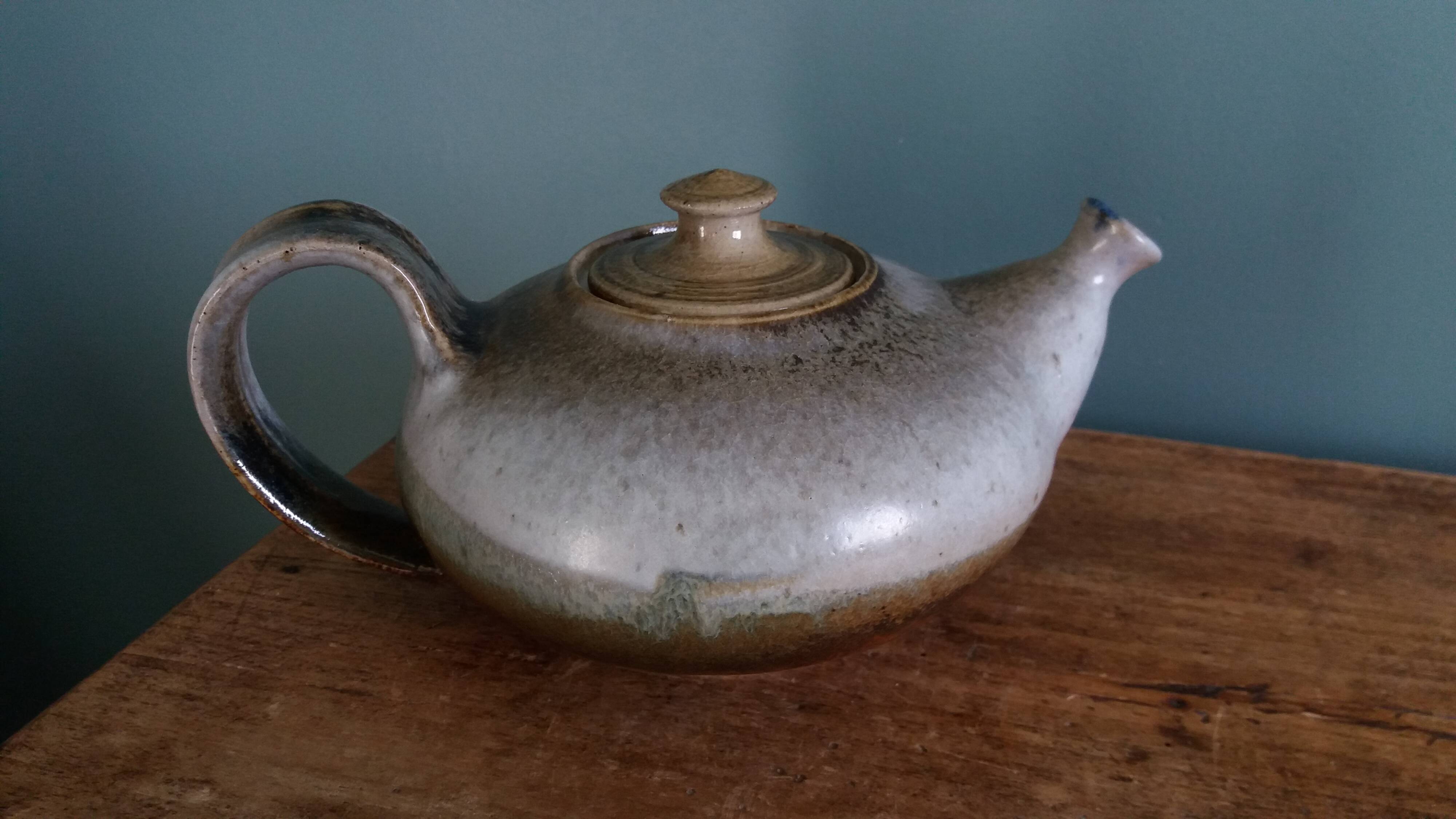 Teapot by Raymond Guibert, Lamoura, Jura, in Puisaye stoneware.