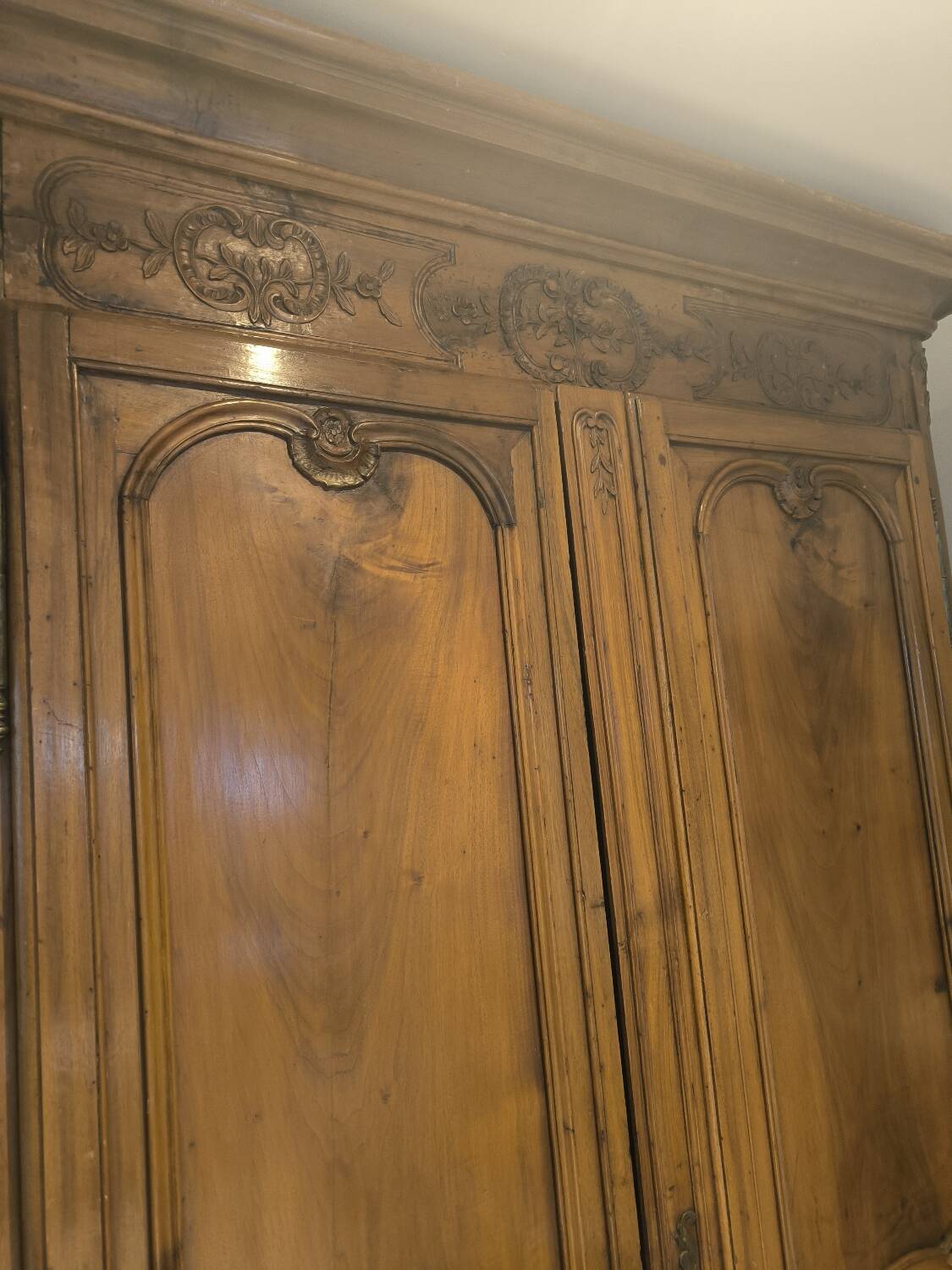 Walnut Louis XV wardrobe from the 18th century.
