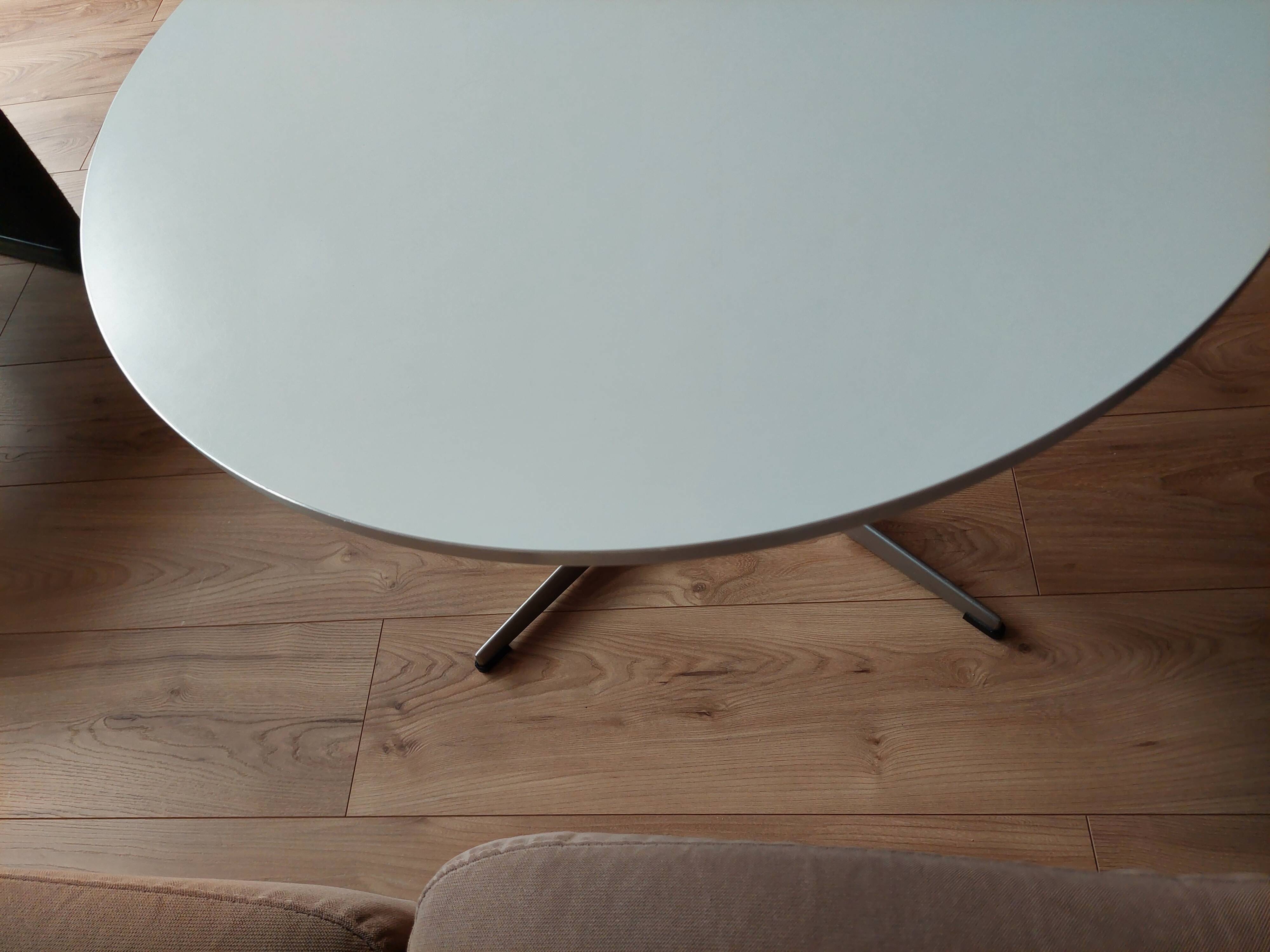 Arne Jacobsen table
