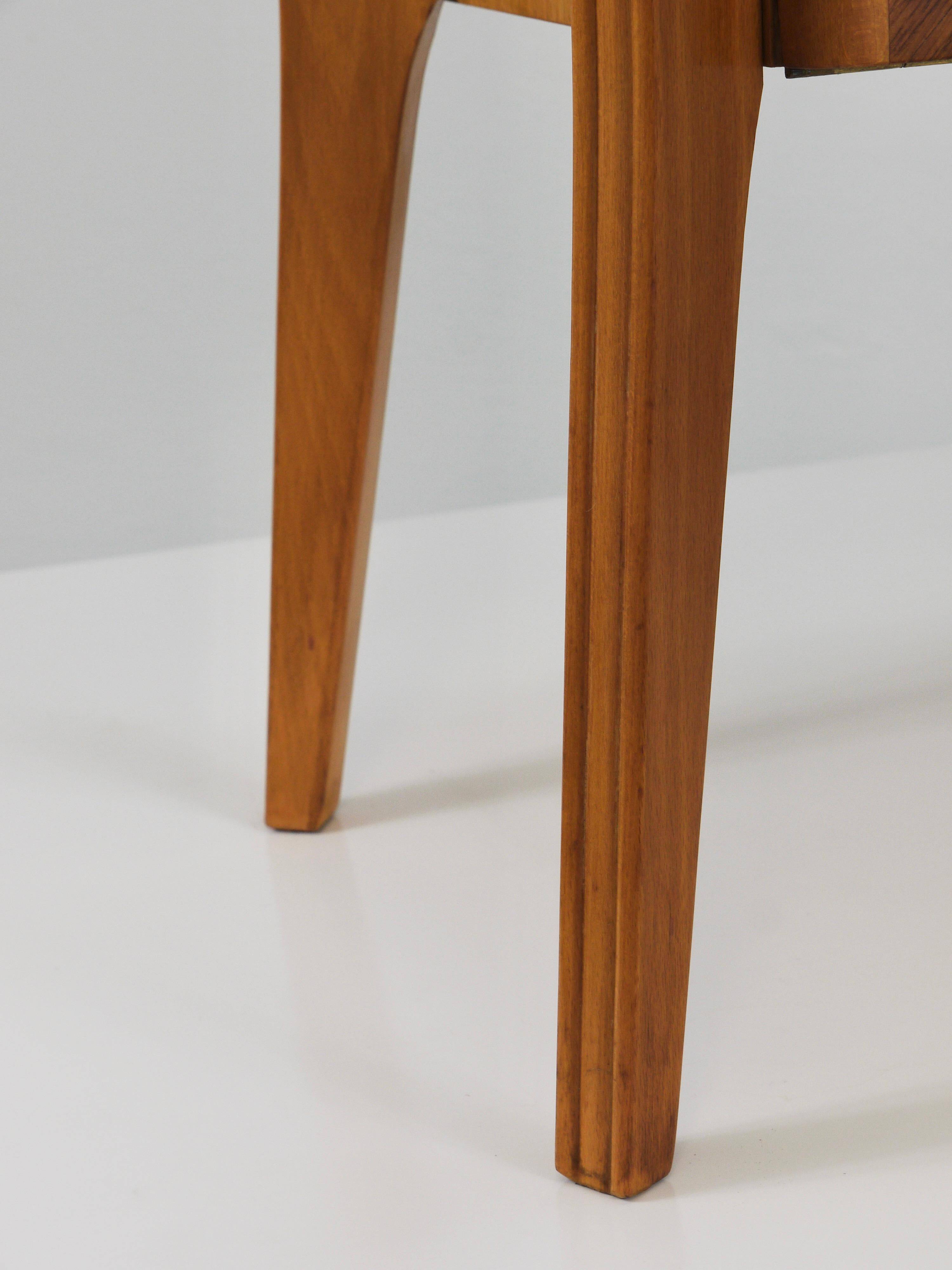 Gio Ponti bedside table in maple and walnut, La Permanente Mobili Cantù, 1940s