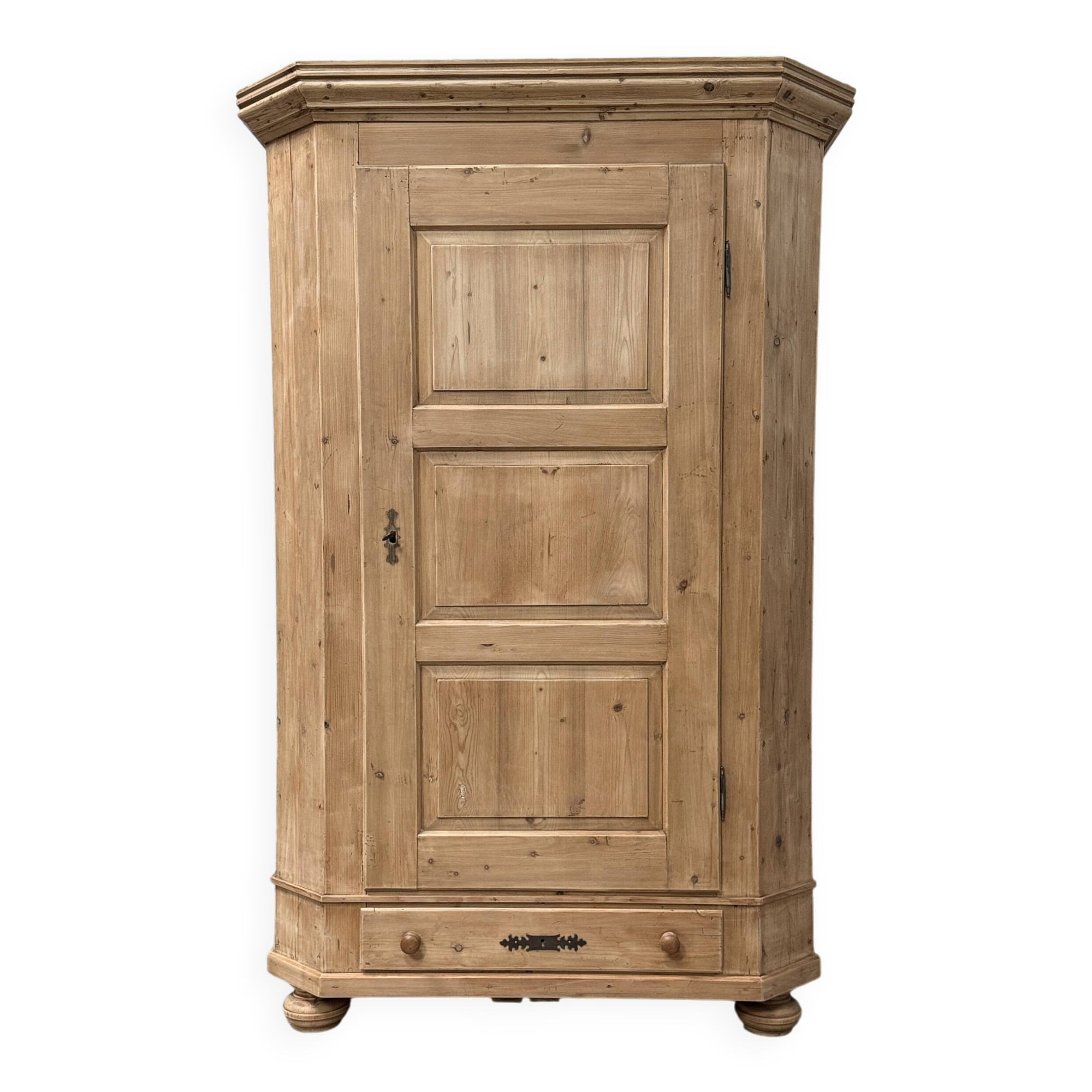 Antique pine bonnetière (renovated)