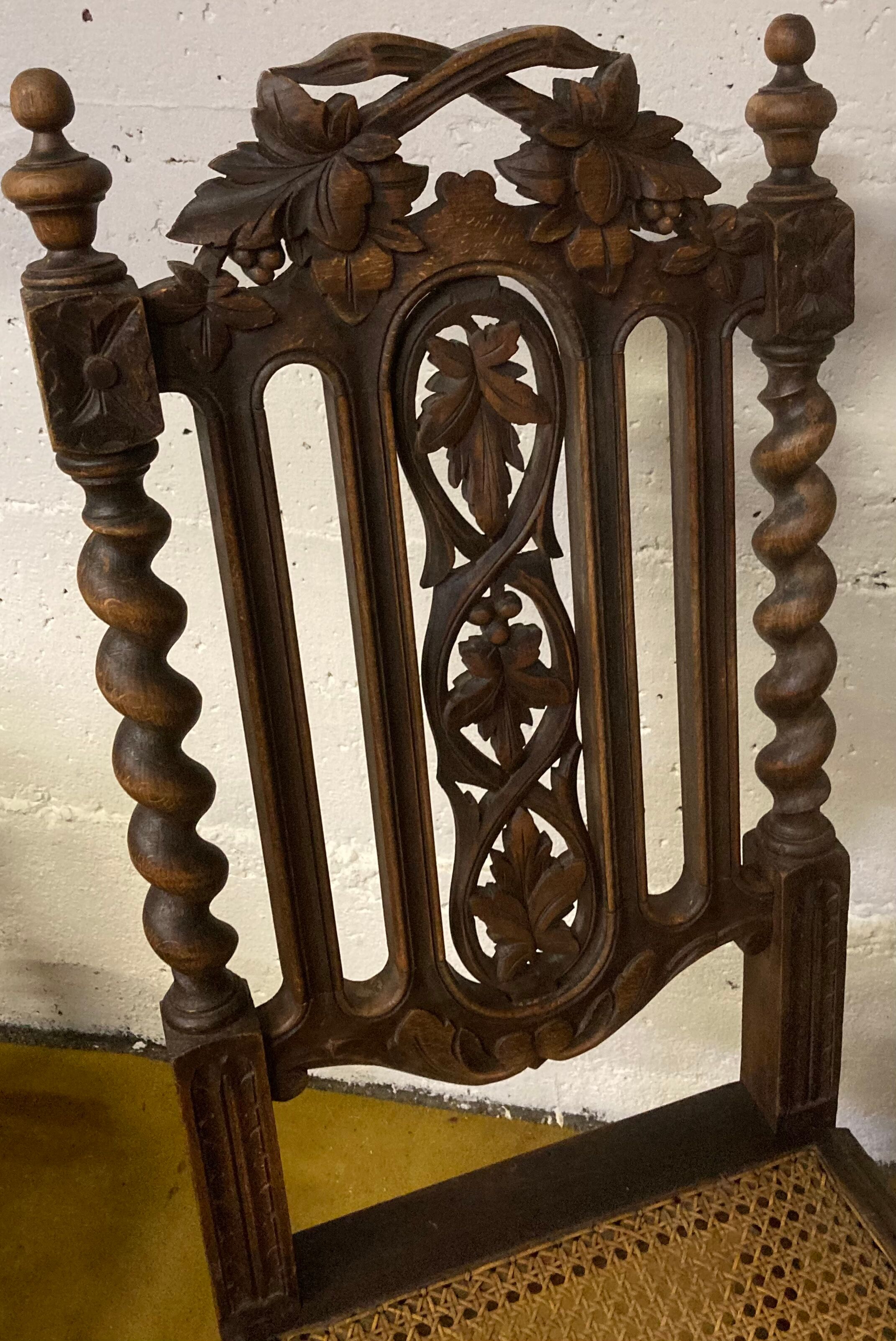 Duo de chaises bois sculpté